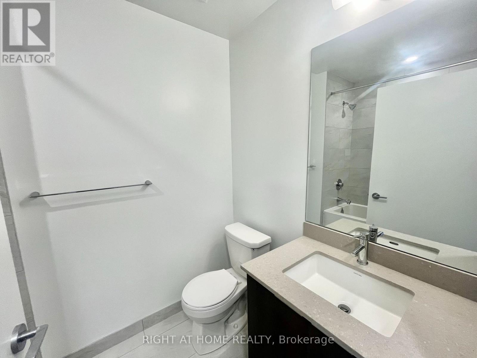 3901 - 395 Square One Drive, Mississauga, Ontario  L5B 0P6 - Photo 21 - W12648224