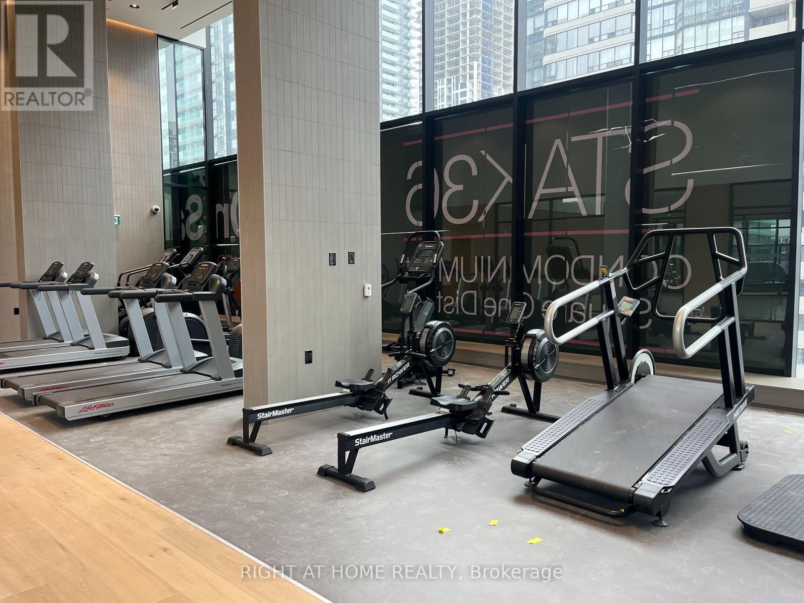 3901 - 395 Square One Drive, Mississauga, Ontario  L5B 0P6 - Photo 39 - W12648224