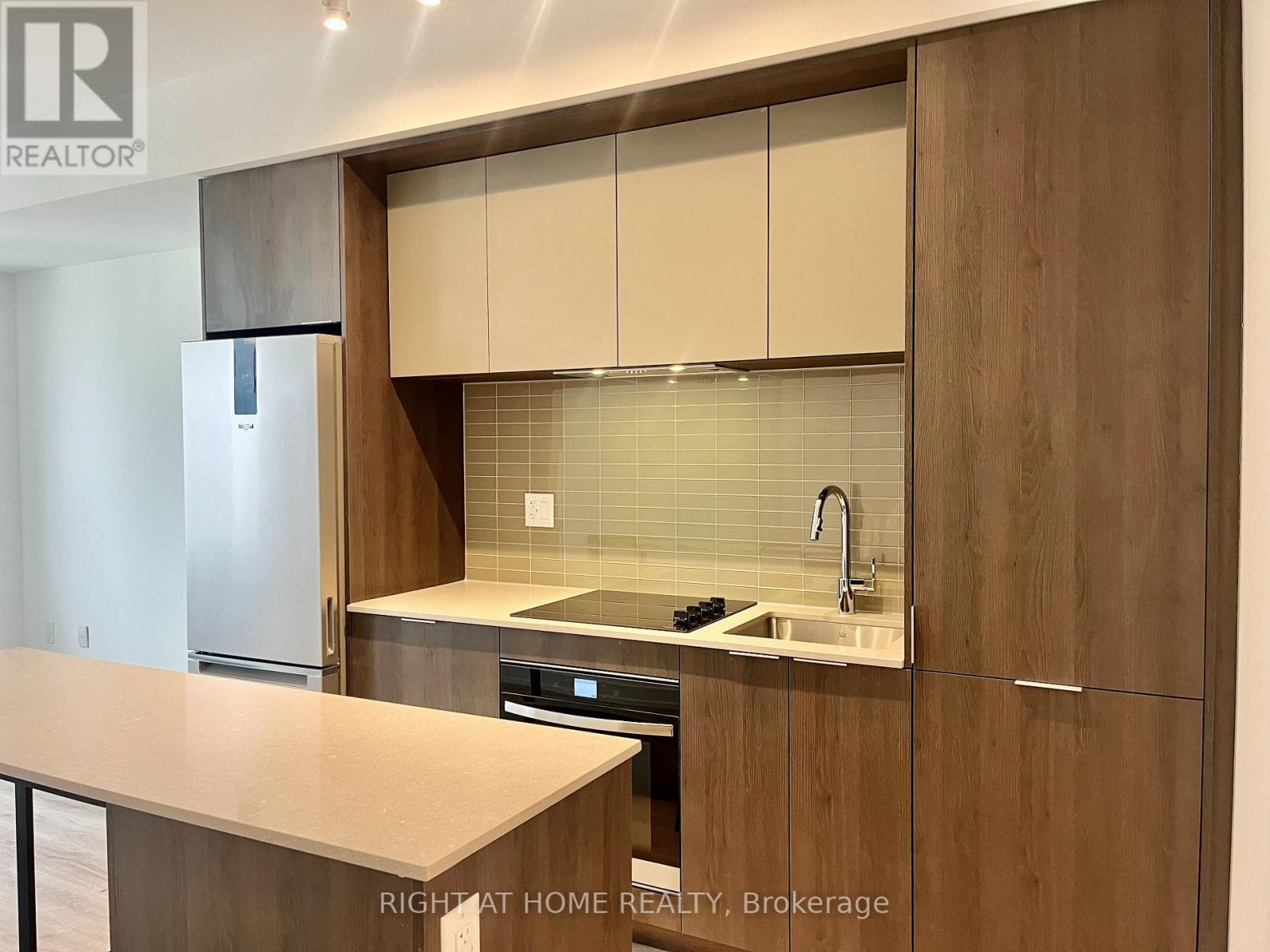 3901 - 395 Square One Drive, Mississauga, Ontario  L5B 0P6 - Photo 4 - W12648224