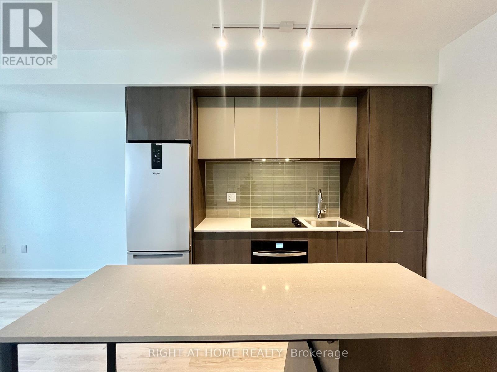 3901 - 395 Square One Drive, Mississauga, Ontario  L5B 0P6 - Photo 5 - W12648224