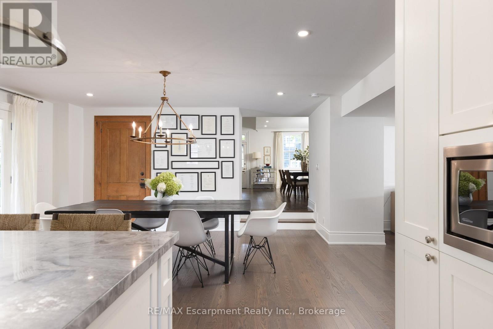 212 King Street, Oakville, Ontario  L6J 1B5 - Photo 14 - W12484476