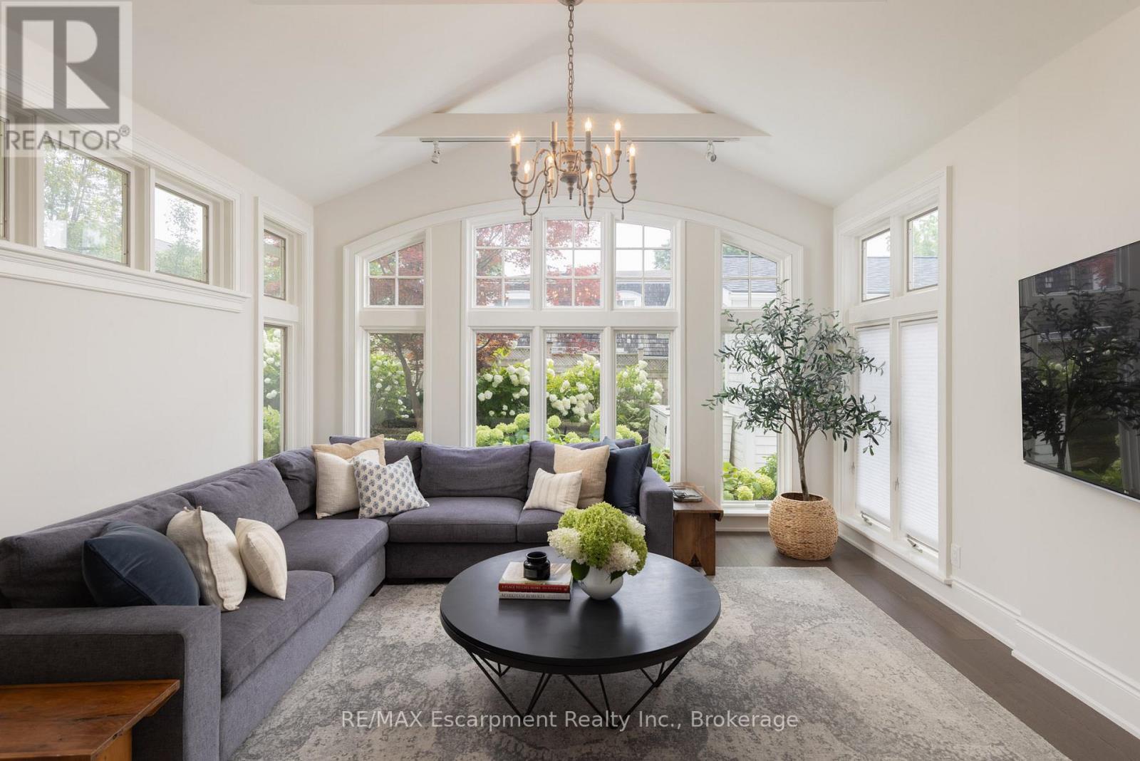 212 King Street, Oakville, Ontario  L6J 1B5 - Photo 16 - W12484487