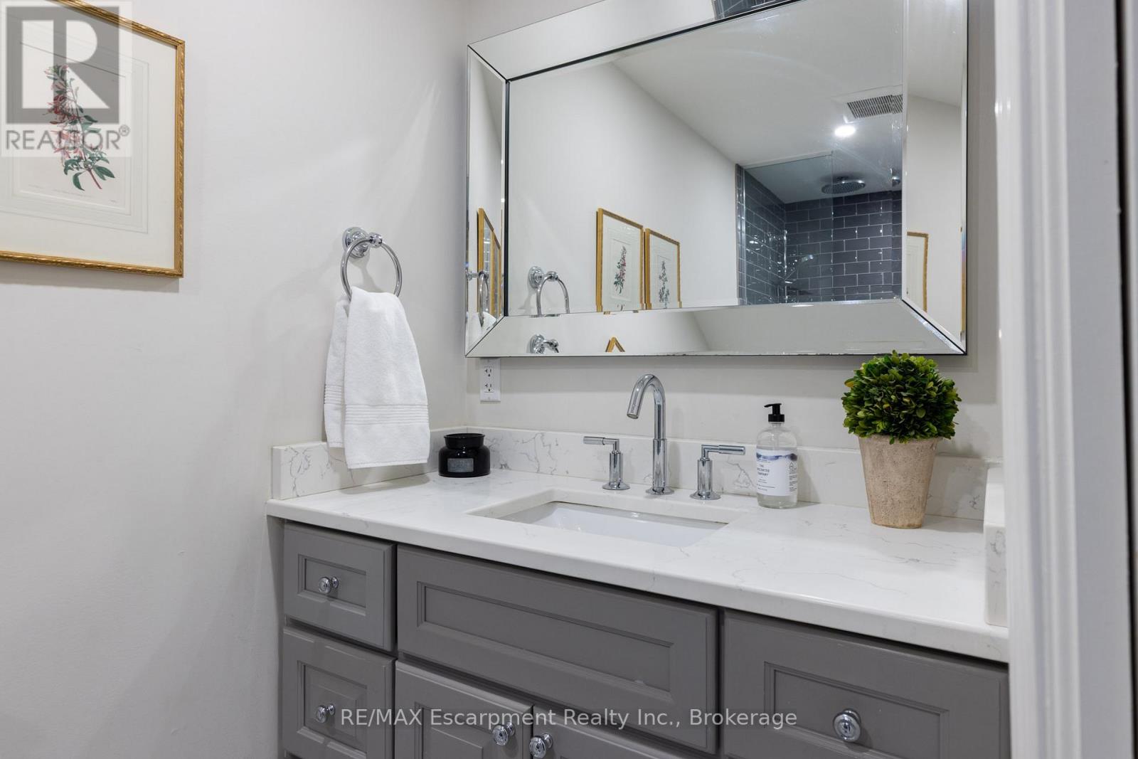 212 King Street, Oakville, Ontario  L6J 1B5 - Photo 26 - W12484487