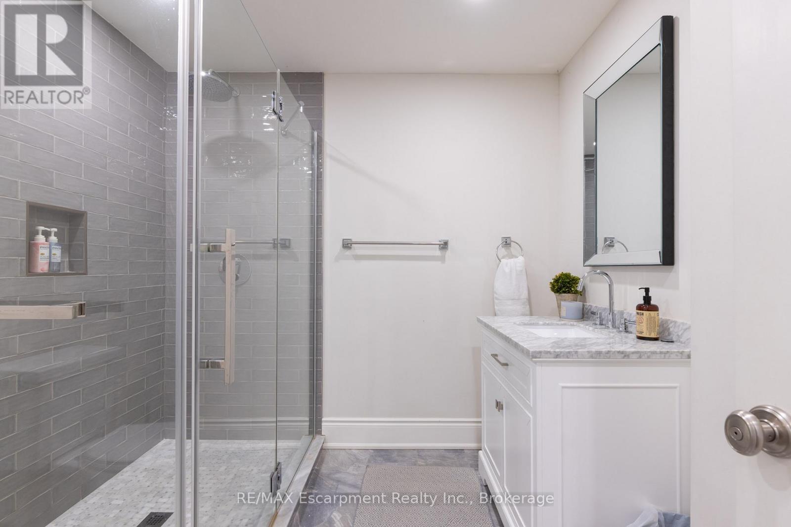 212 King Street, Oakville, Ontario  L6J 1B5 - Photo 32 - W12484487