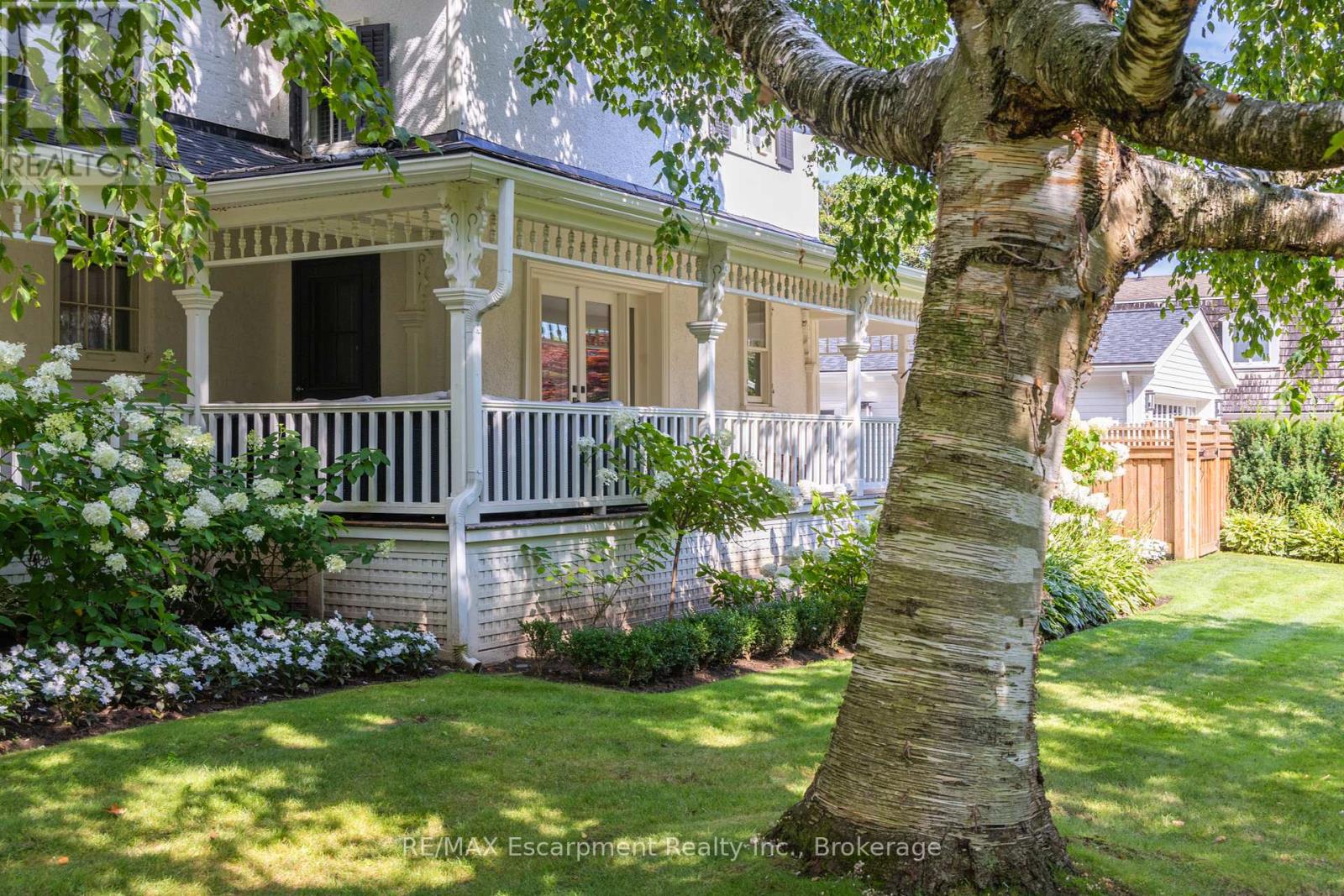 212 King Street, Oakville, Ontario  L6J 1B5 - Photo 4 - W12484487