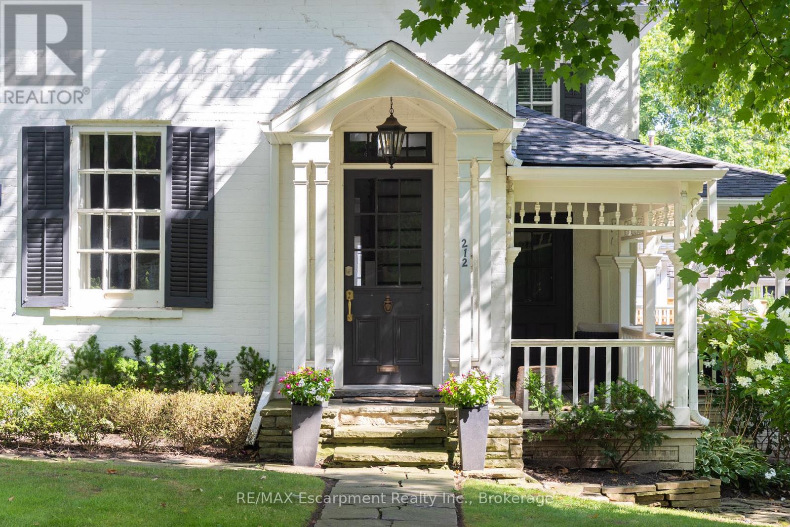 212 King Street, Oakville, Ontario  L6J 1B5 - Photo 6 - W12484476