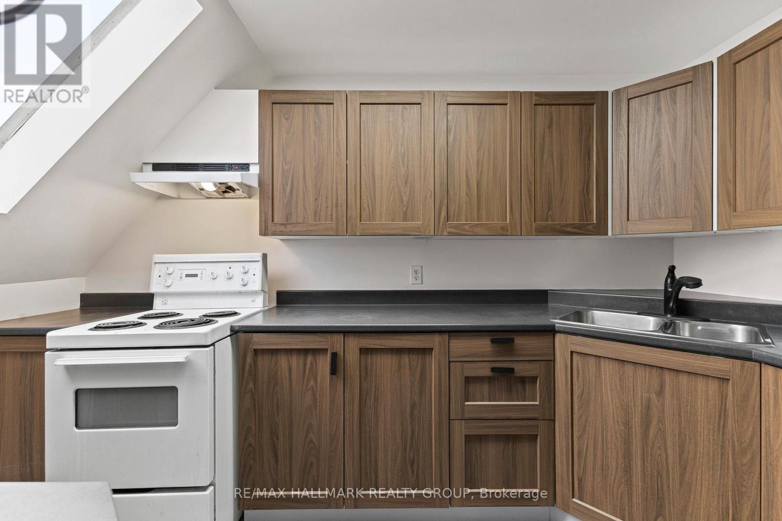 Unit 3 - 132 Flora Street, Ottawa, Ontario  K1R 5R5 - Photo 13 - X12648338