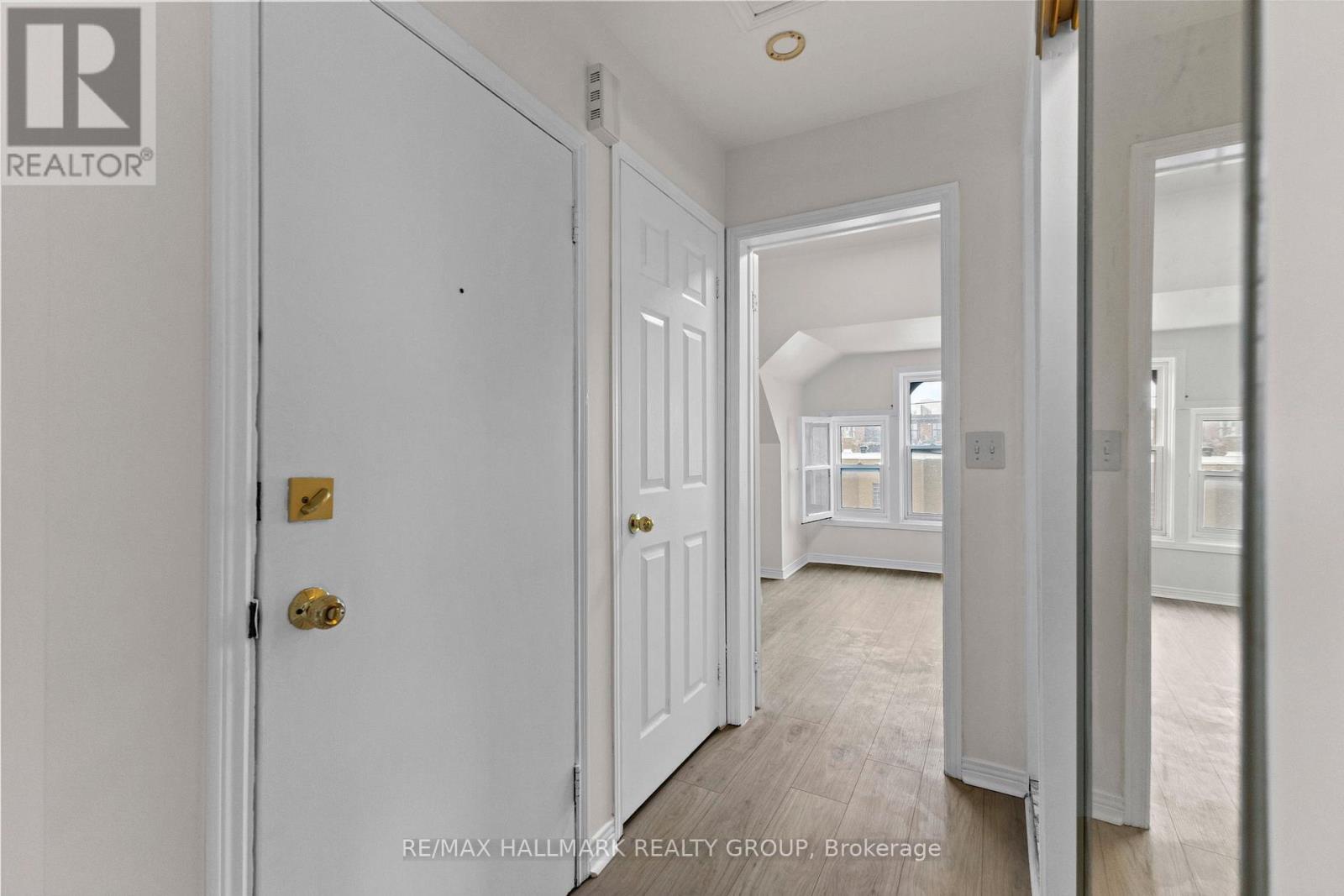 Unit 3 - 132 Flora Street, Ottawa, Ontario  K1R 5R5 - Photo 4 - X12648338