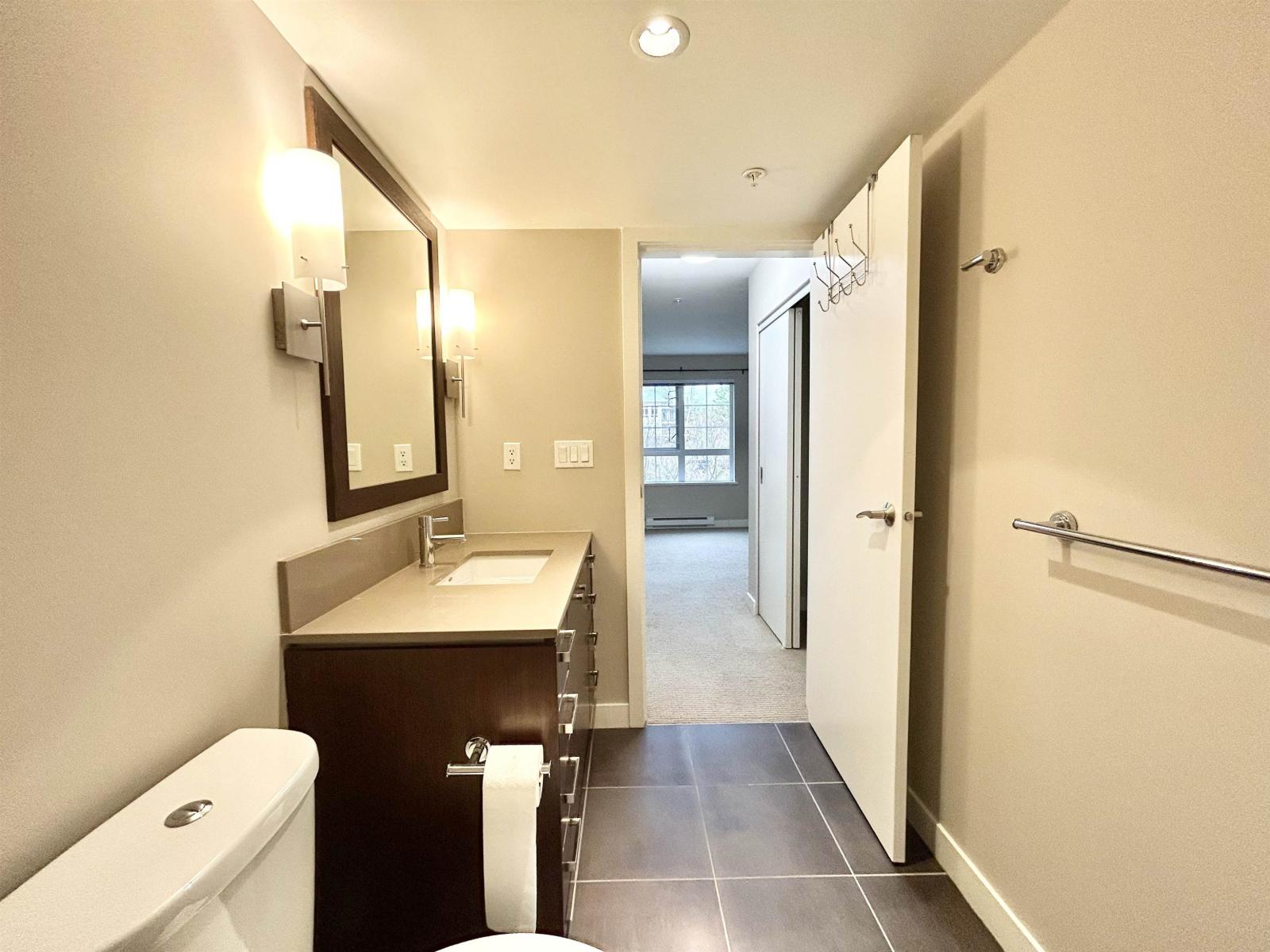 205 2940 King George Boulevard, Surrey, British Columbia  V4P 1A2 - Photo 9 - R3074497