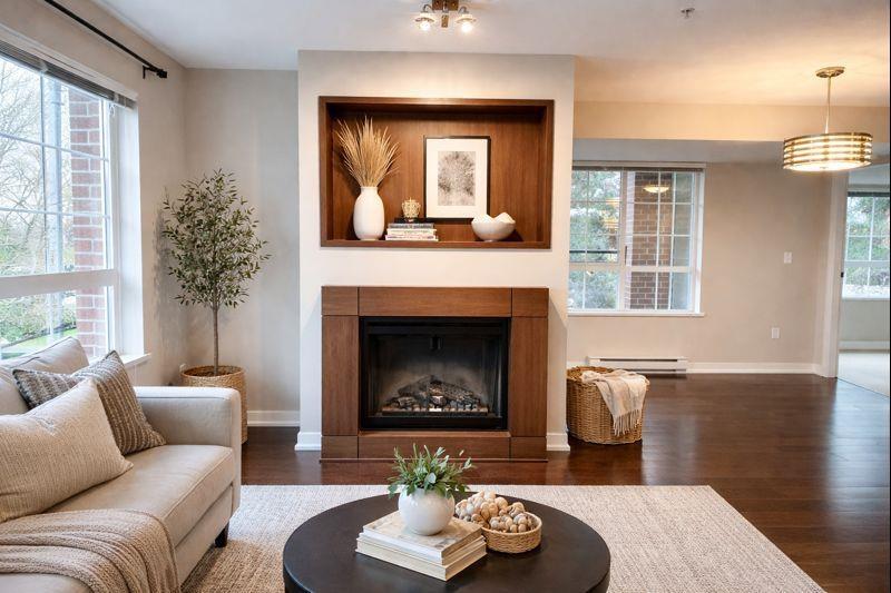 205 2940 King George Boulevard, Surrey, British Columbia  V4P 1A2 - Photo 3 - R3074497