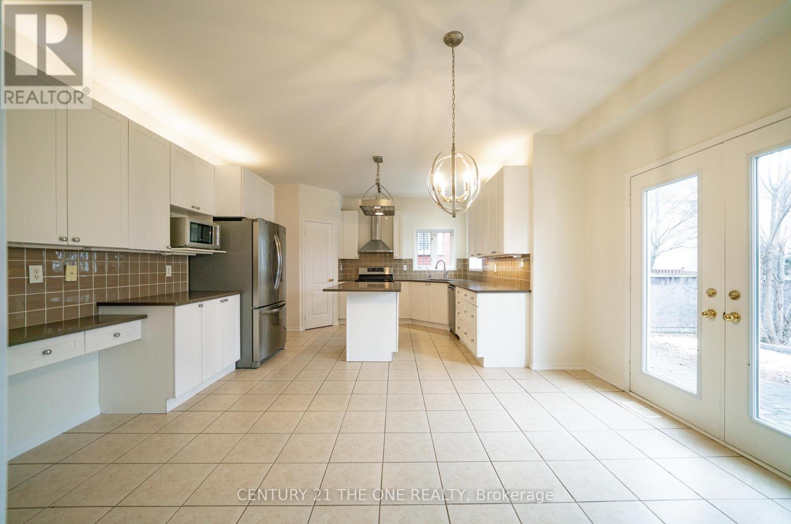 19 Corridale Avenue, Whitby, Ontario  L1M 2E8 - Photo 11 - E12648252