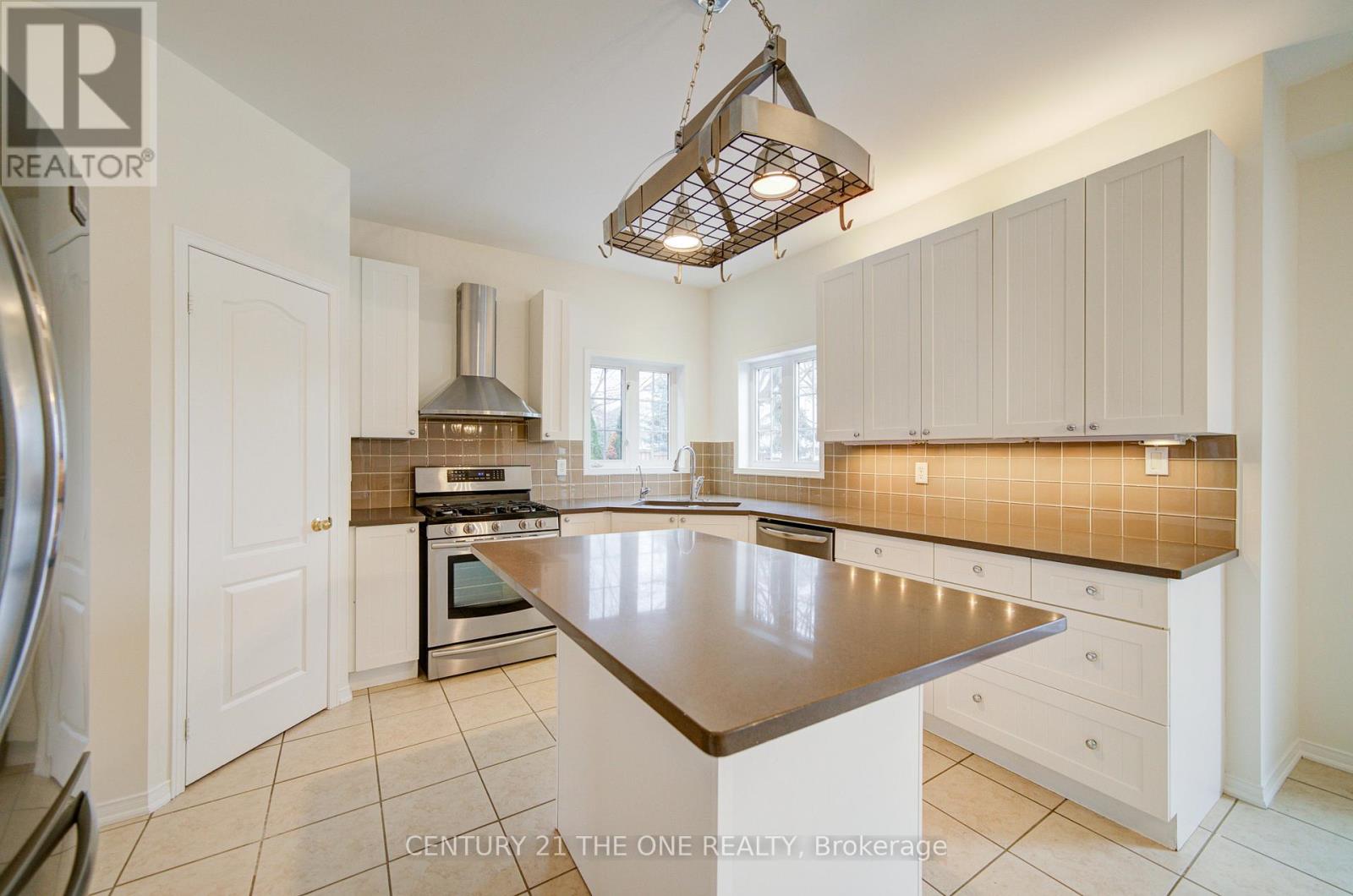 19 Corridale Avenue, Whitby, Ontario  L1M 2E8 - Photo 14 - E12648252