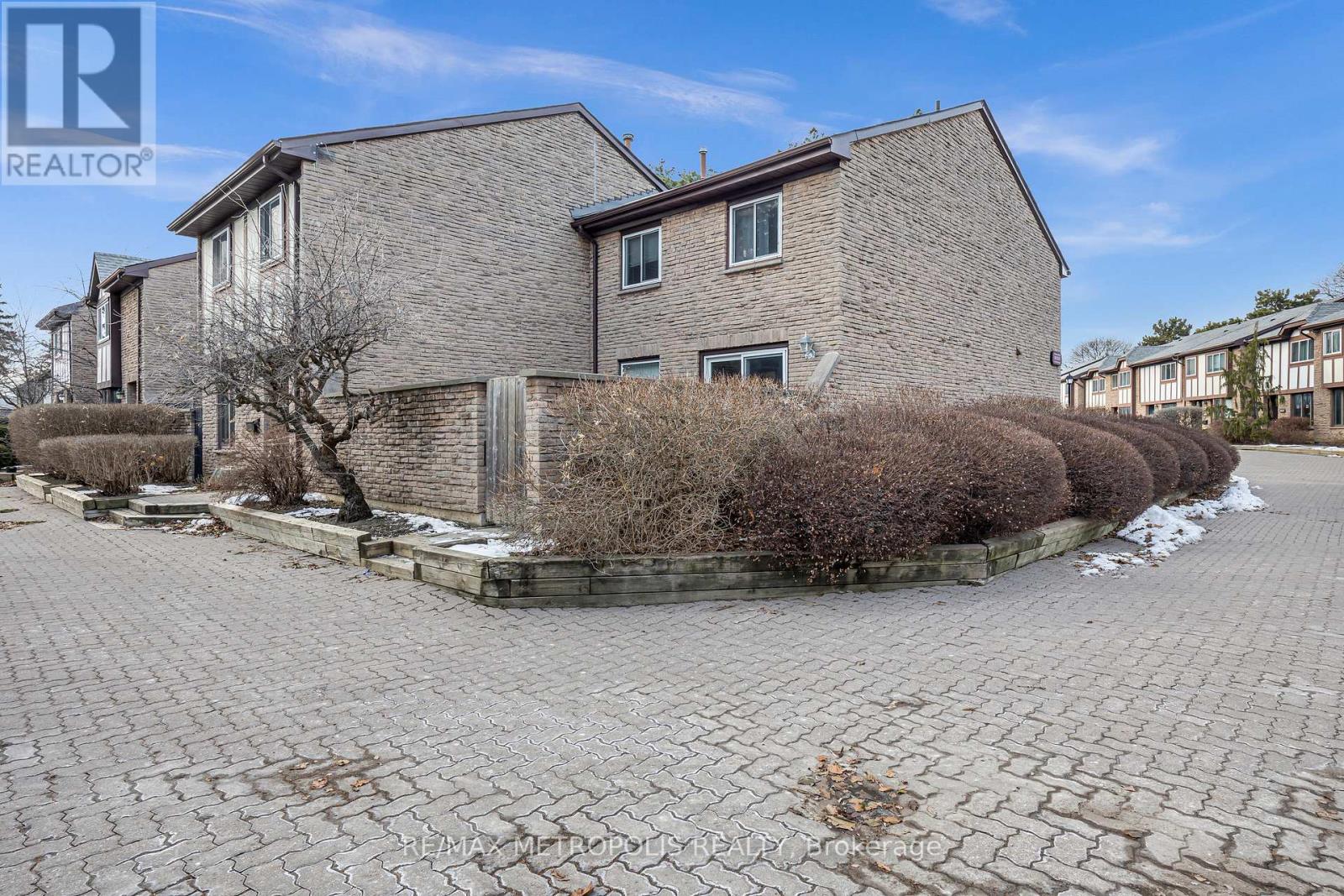 150 Burrows Hall Boulevard, Toronto, Ontario  M1B 1N2 - Photo 3 - E12648256