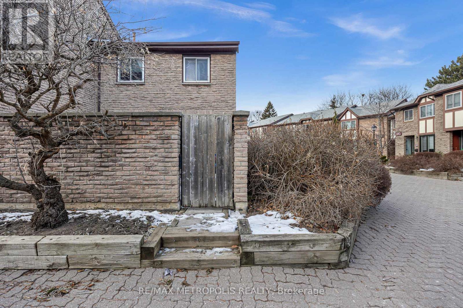 150 Burrows Hall Boulevard, Toronto, Ontario  M1B 1N2 - Photo 4 - E12648256