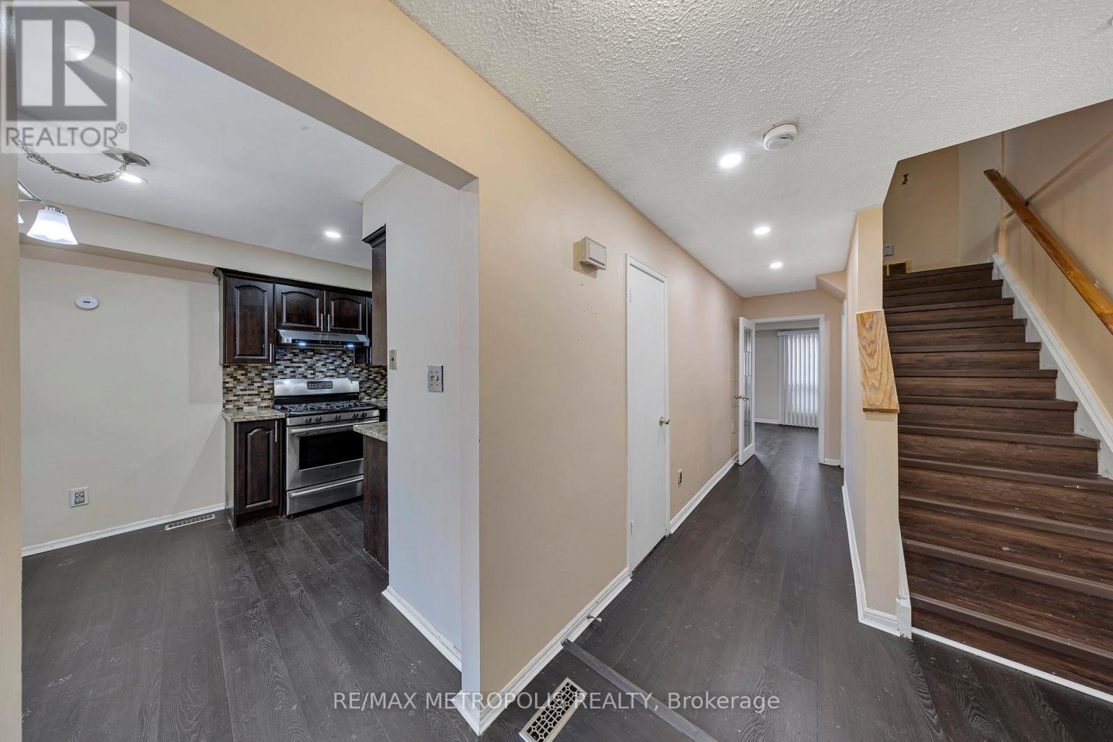 150 Burrows Hall Boulevard, Toronto, Ontario  M1B 1N2 - Photo 7 - E12648256