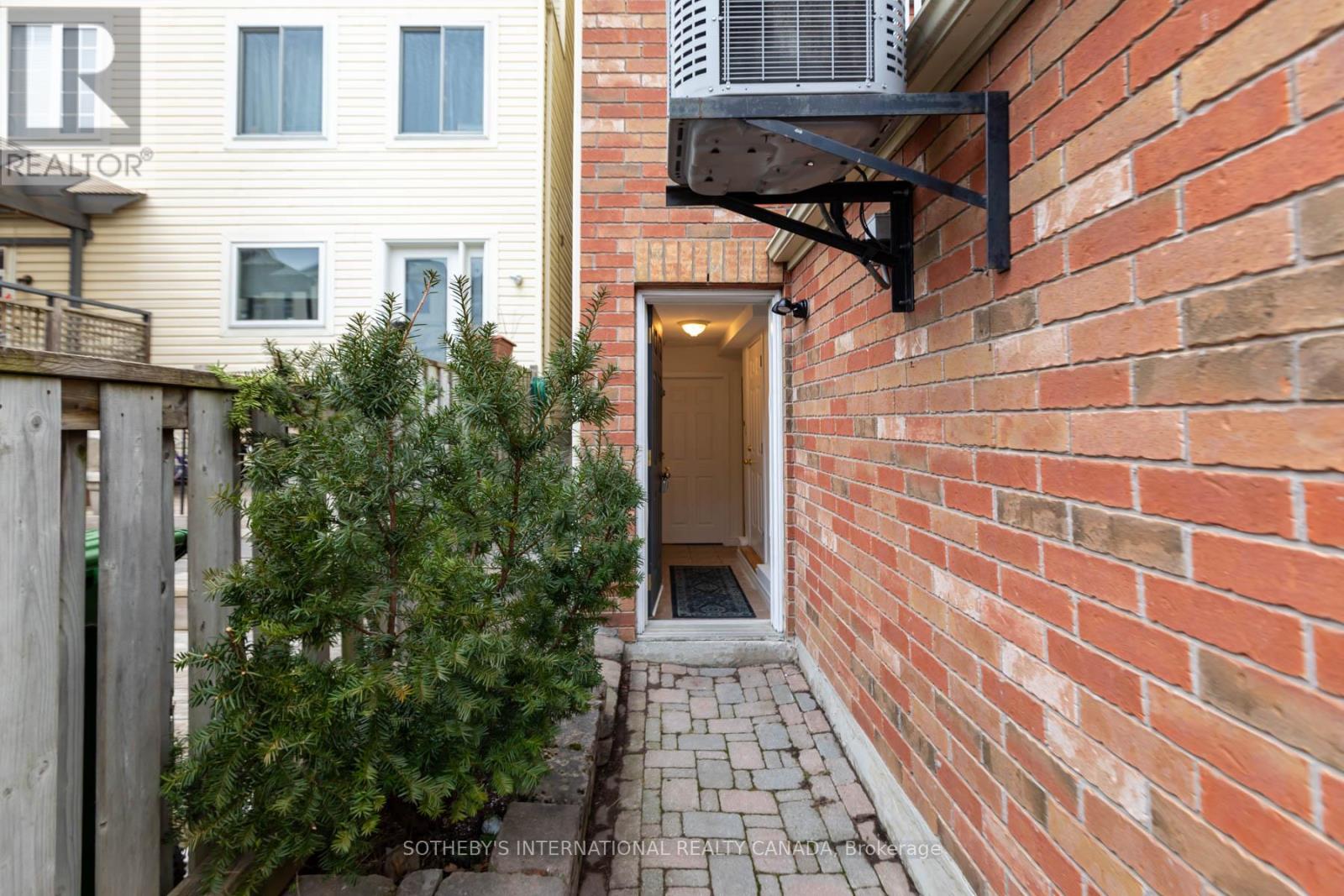 B - 16b Natalie Place, Toronto, Ontario  M4M 3P7 - Photo 3 - E12648328