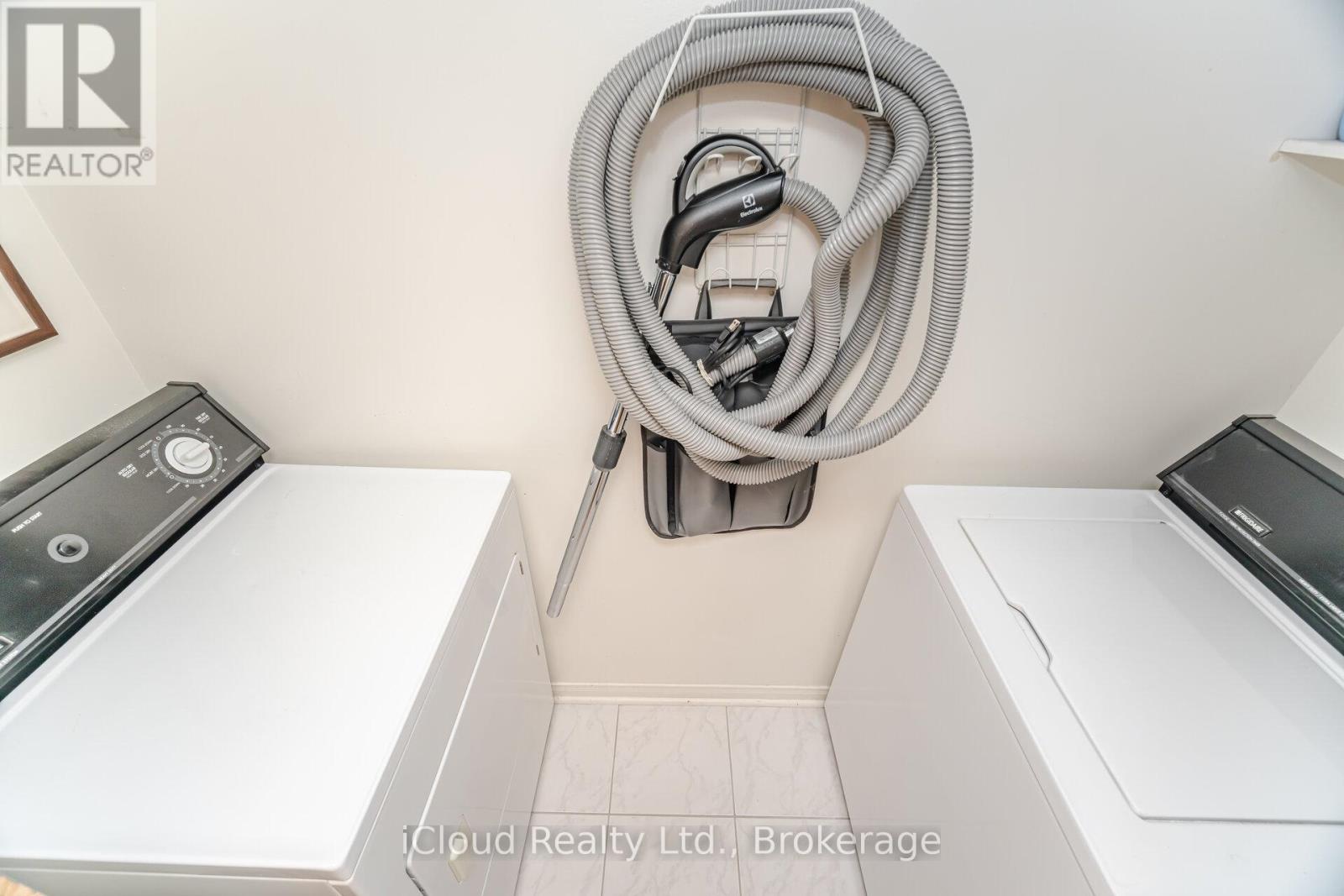 5261 River Forest Court, Mississauga, Ontario  L5V 2C7 - Photo 18 - W12508236