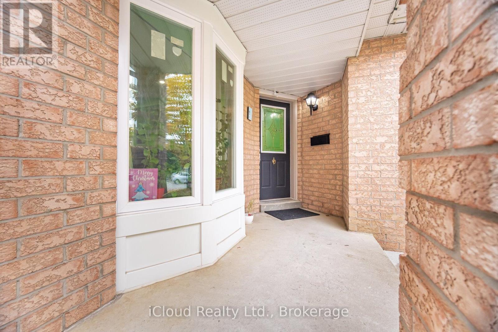 5261 River Forest Court, Mississauga, Ontario  L5V 2C7 - Photo 4 - W12508236