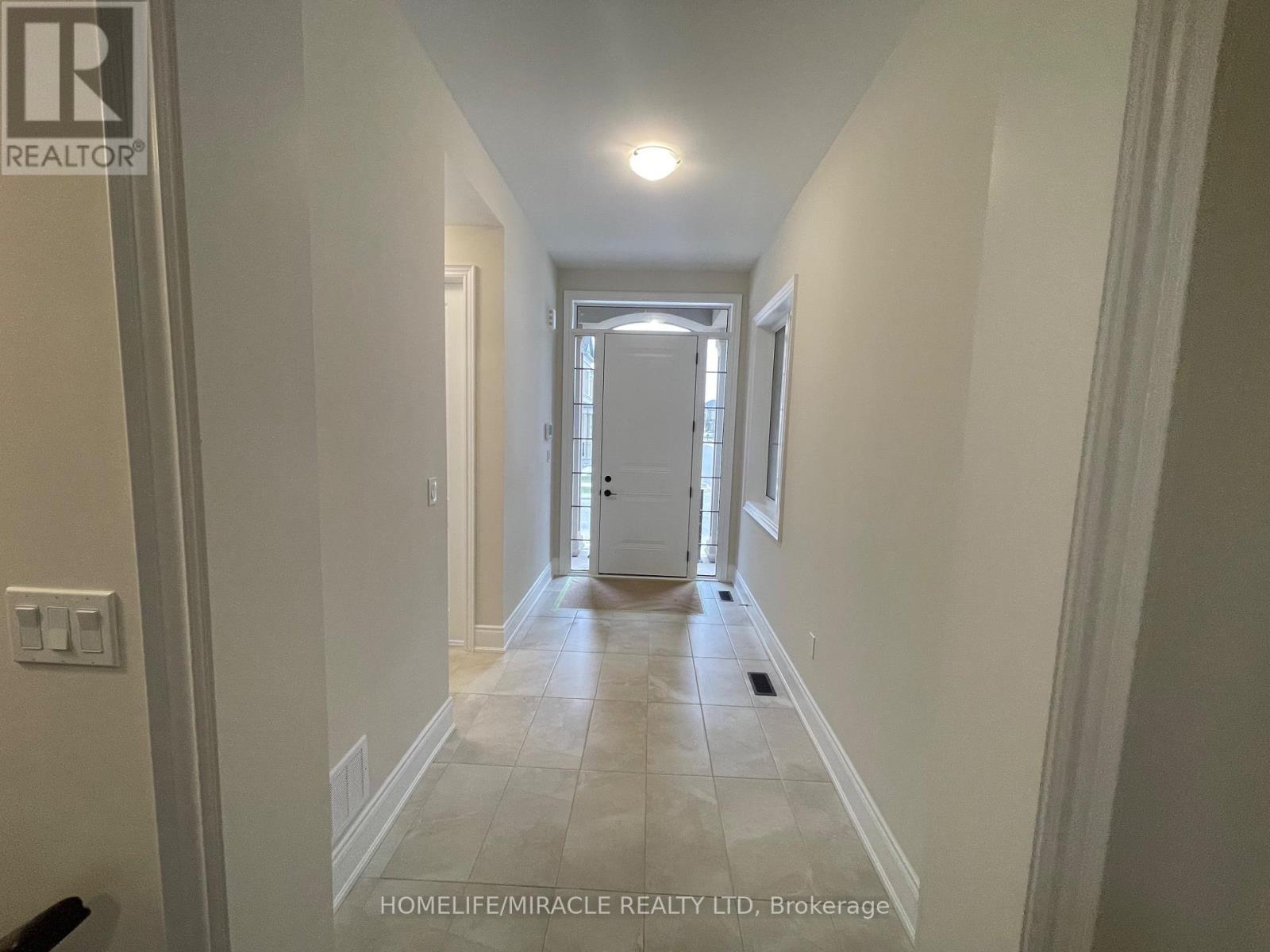 1228 Queens Plate Road, Oakville, Ontario  L6M 5M3 - Photo 5 - W12647850