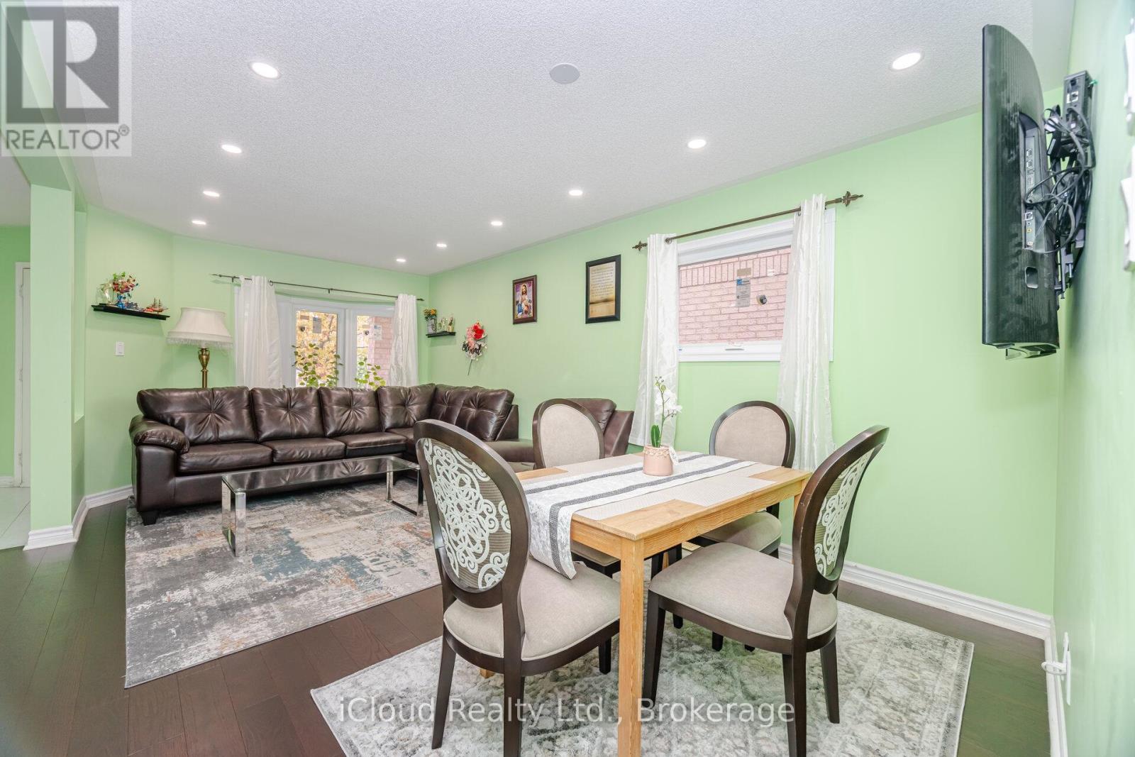 5261 River Forest Court, Mississauga, Ontario  L5V 2C7 - Photo 8 - W12508236