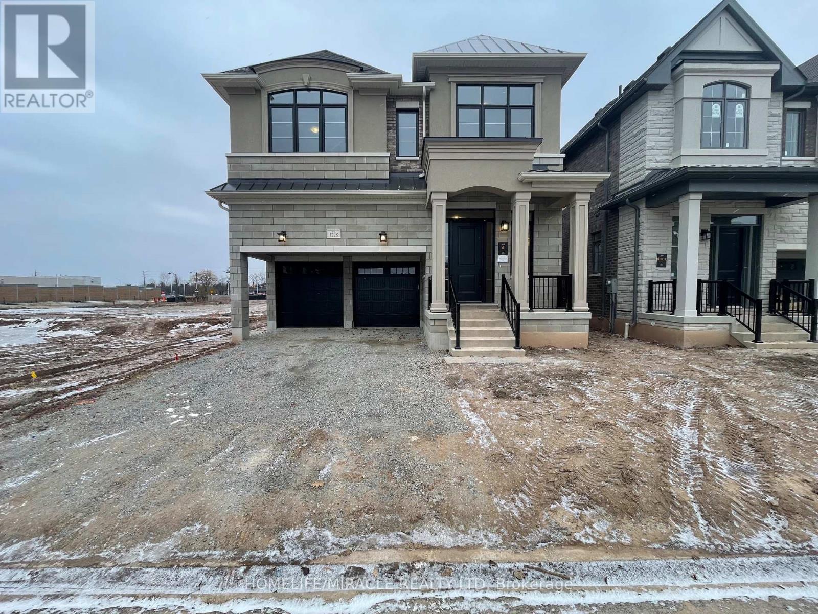 1228 Queens Plate Road, Oakville, Ontario  L6M 5M3 - Photo 2 - W12647850