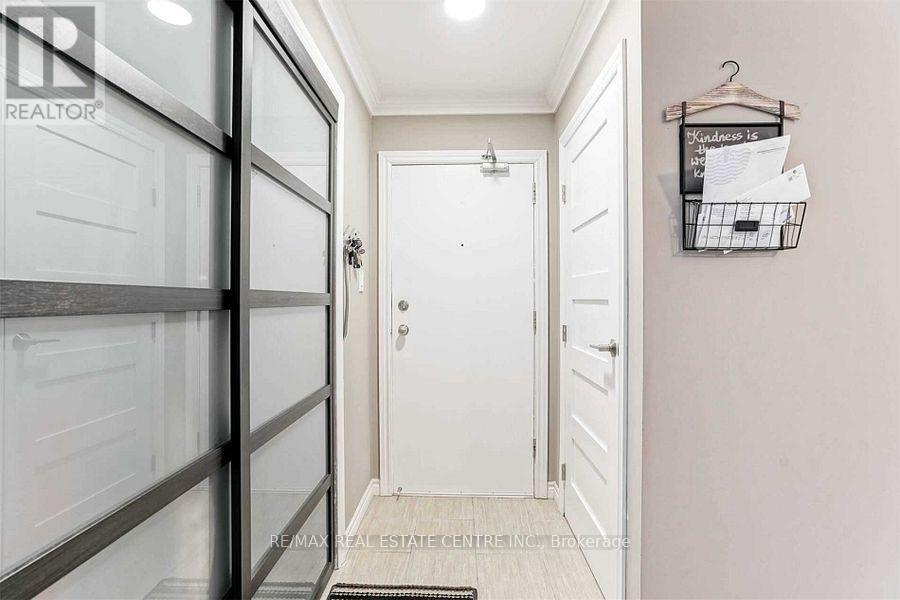 1123 - 1450 Glen Abbey Gate, Oakville, Ontario  L6M 2V7 - Photo 2 - W12648342