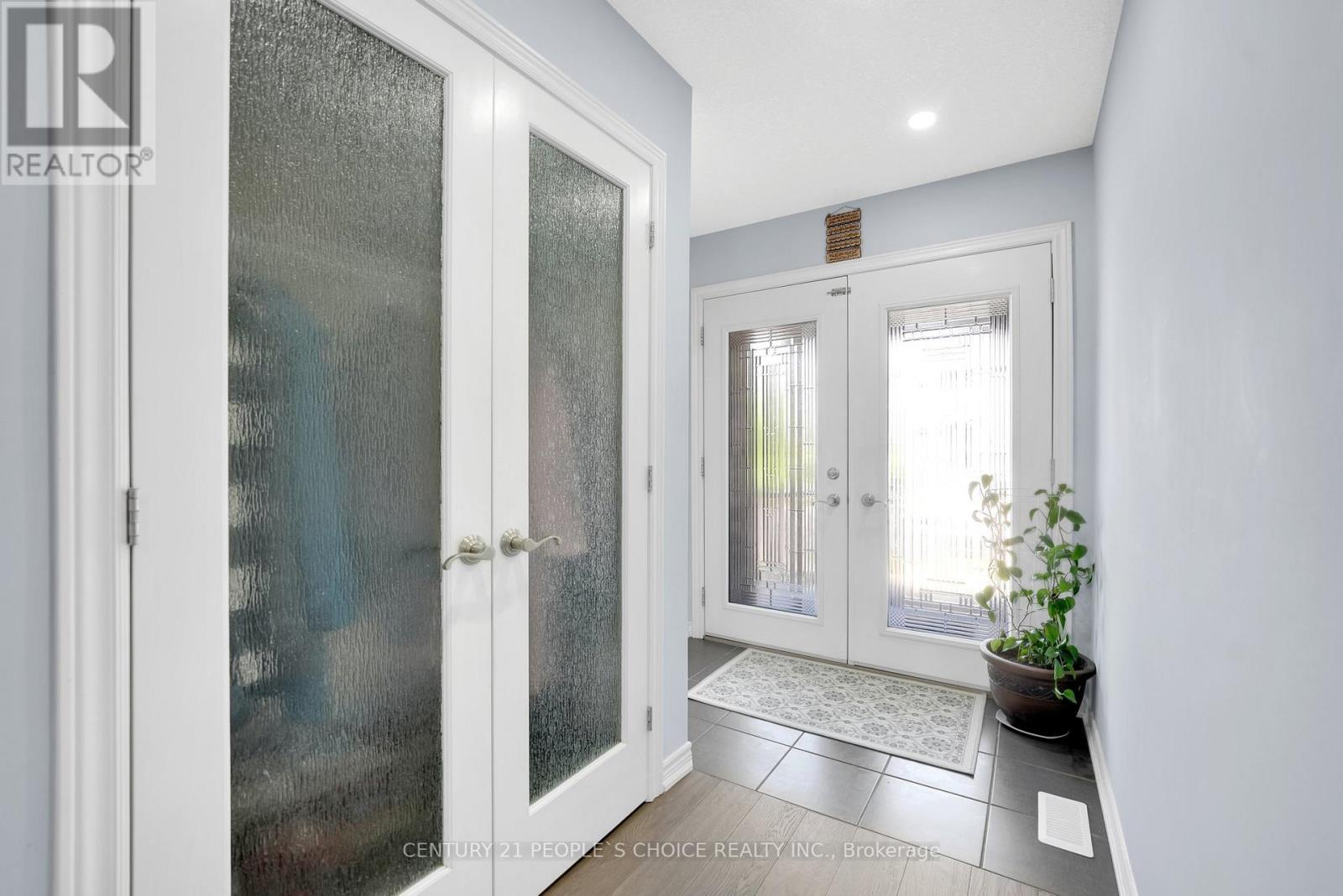 286 Macalister Boulevard, Guelph, Ontario  N1G 0E6 - Photo 4 - X12648316