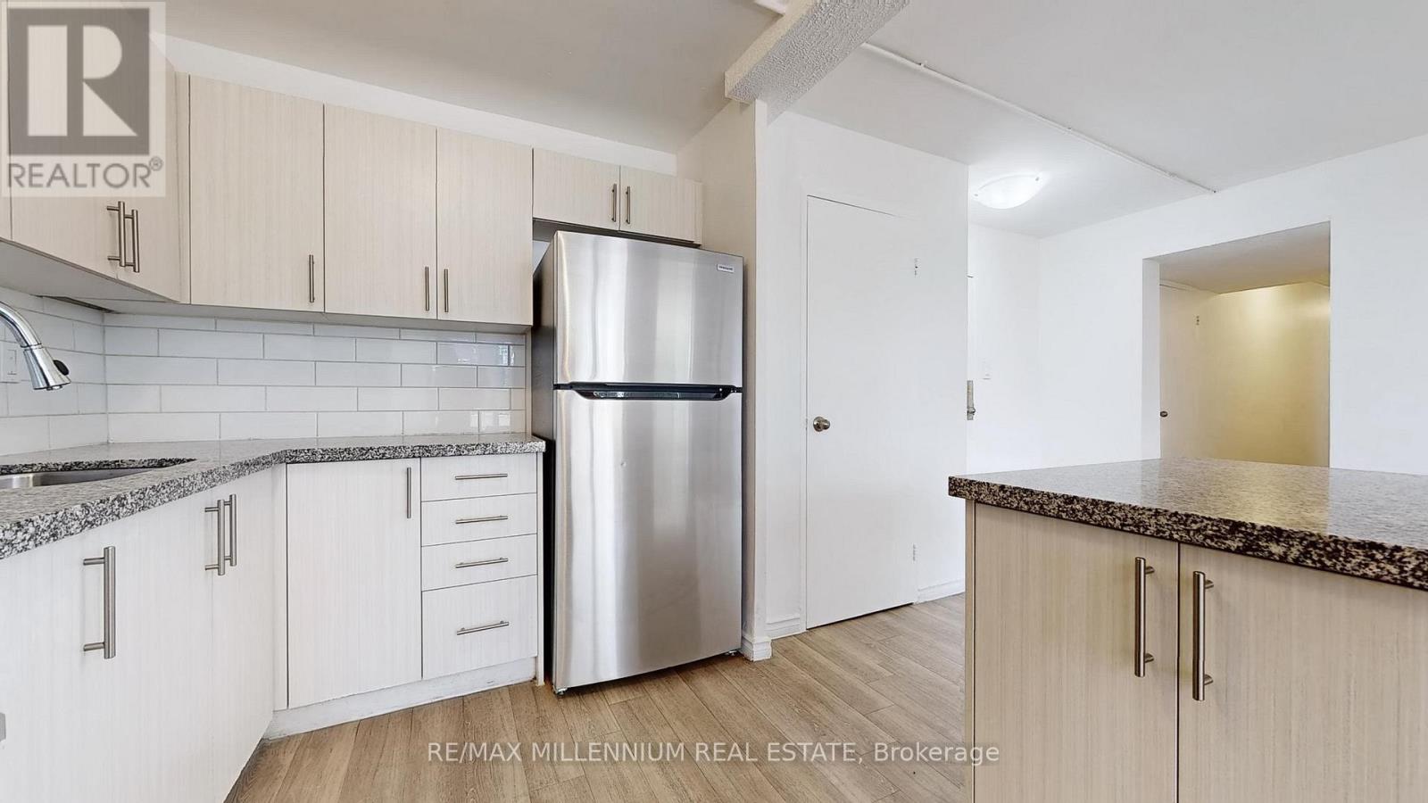 1003 - 221 Melvin Avenue, Hamilton, Ontario  L8H 2K1 - Photo 4 - X12648326