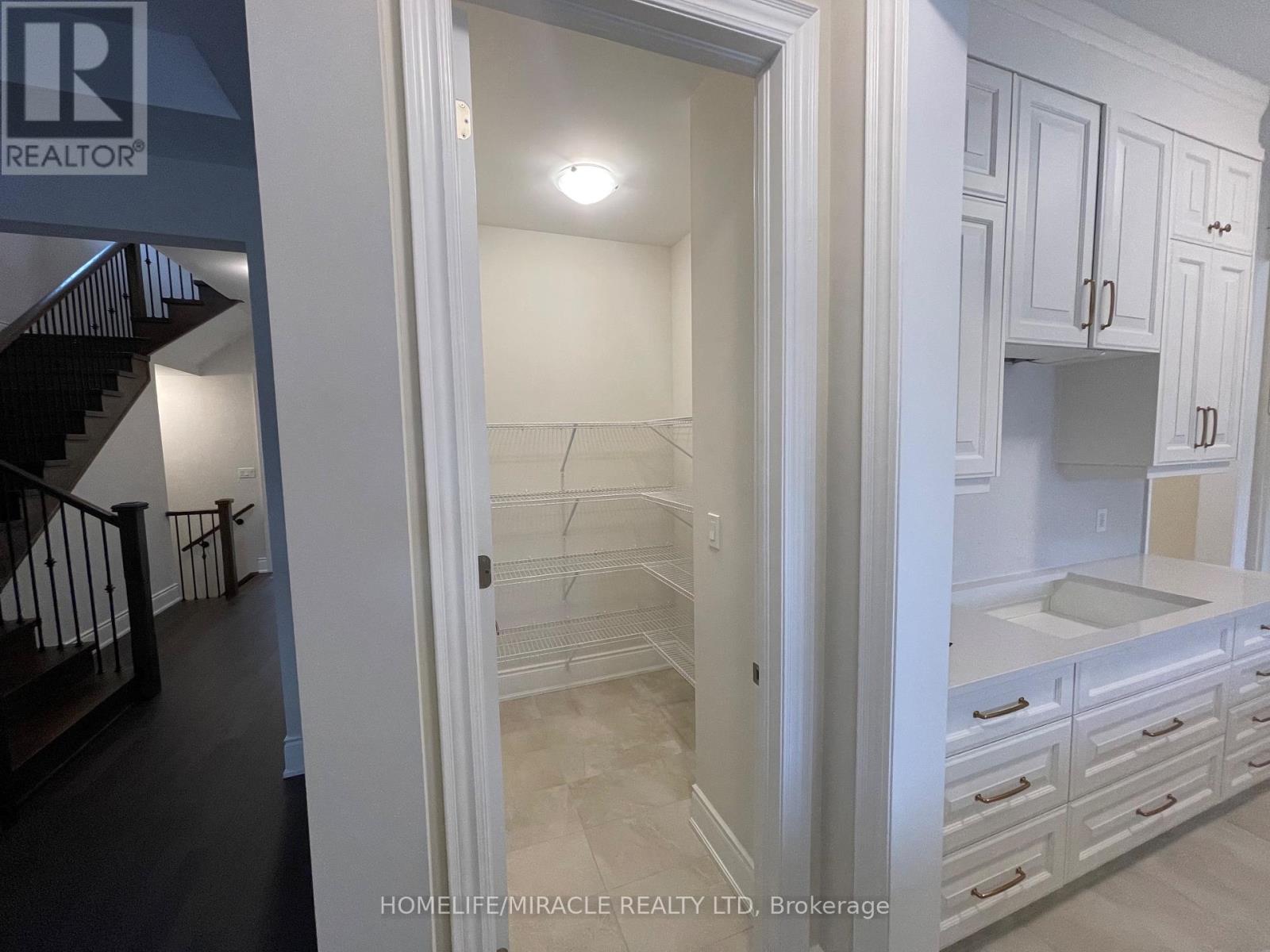 1228 Queens Plate Road, Oakville, Ontario  L6M 5M3 - Photo 17 - W12647850