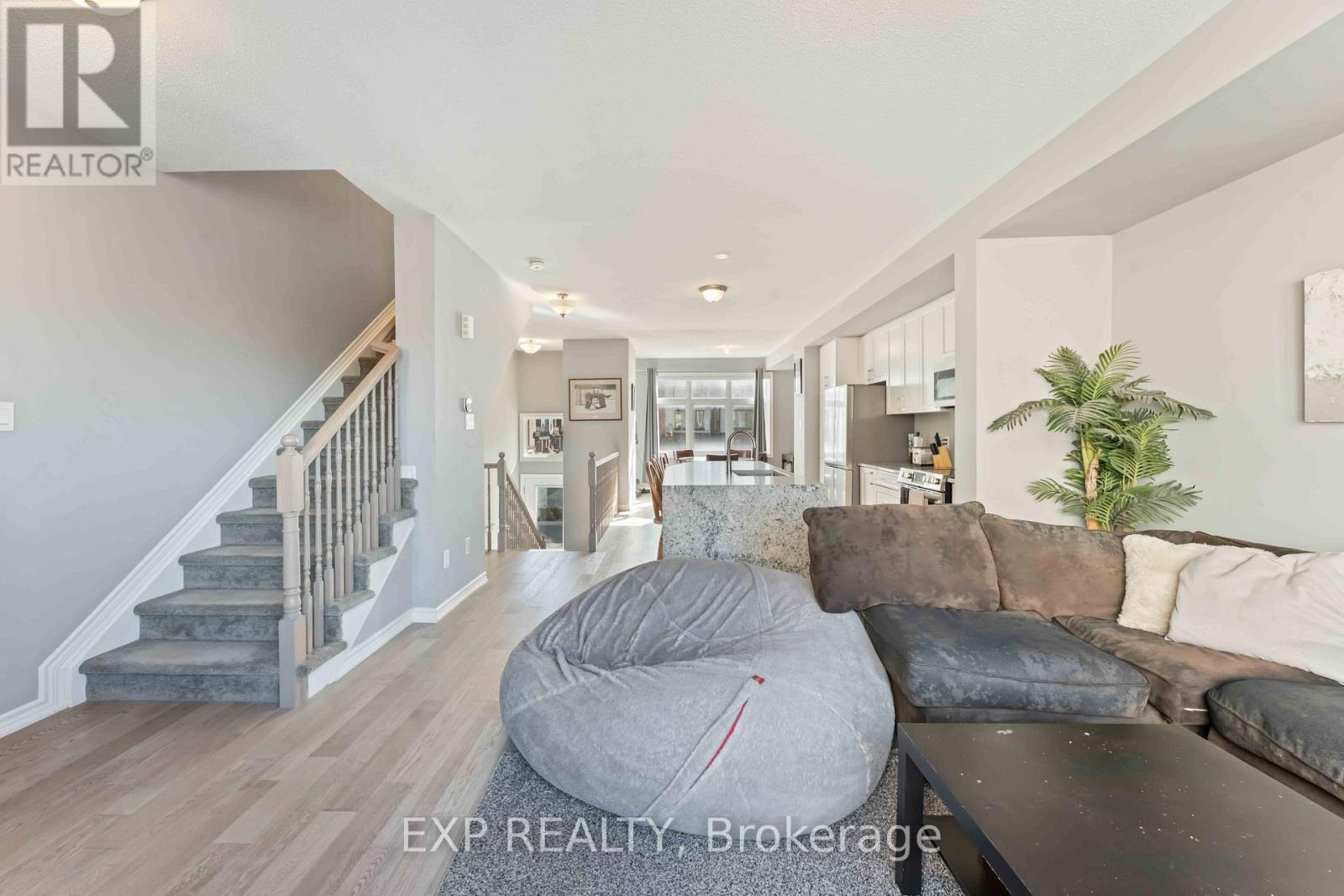 829 Mikinak Road, Ottawa, Ontario  K1K 4Z9 - Photo 11 - X12648400