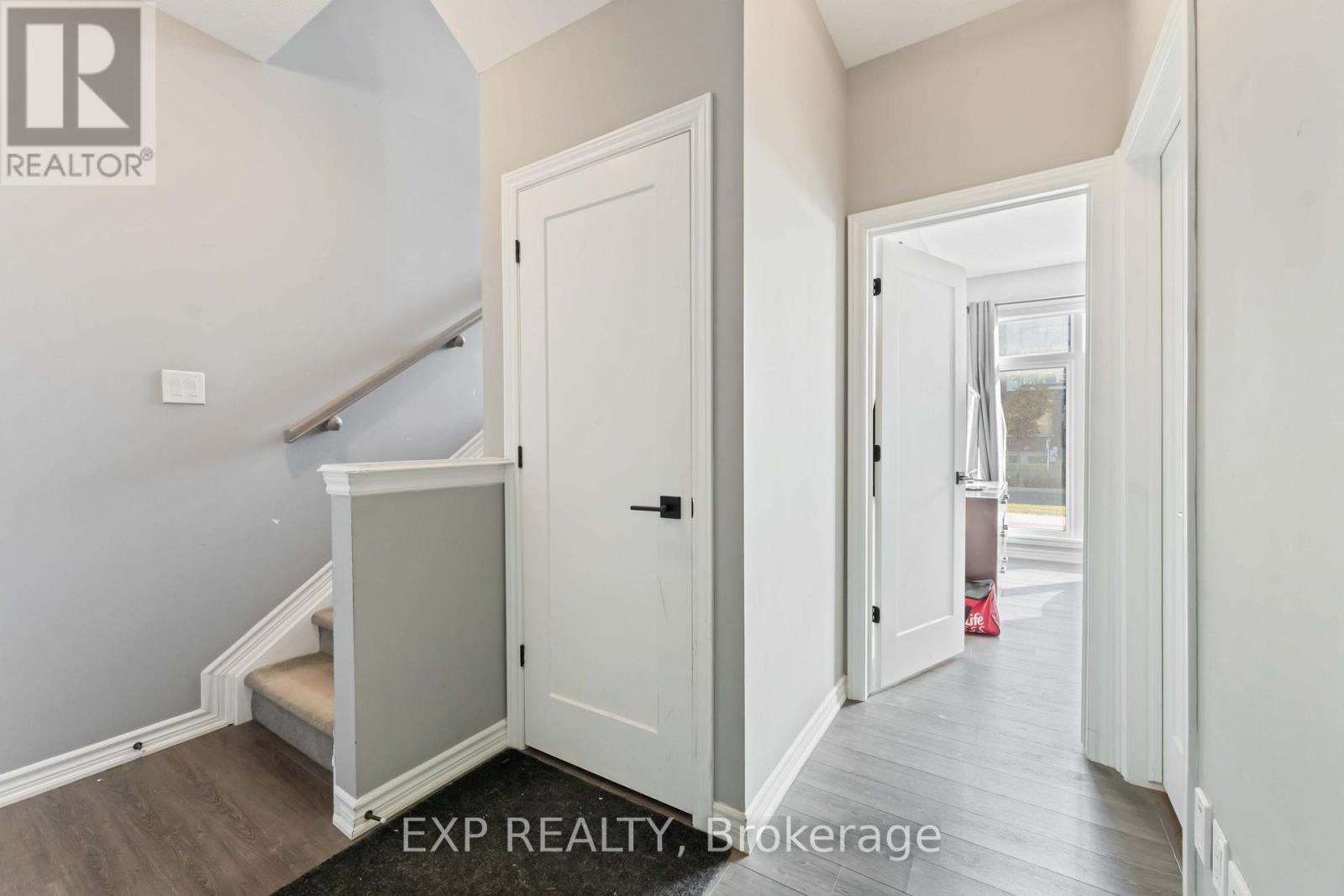 829 Mikinak Road, Ottawa, Ontario  K1K 4Z9 - Photo 5 - X12648400