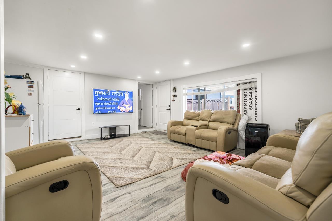 3936 176 Street, Surrey, British Columbia  V3Z 1C4 - Photo 4 - C8074722