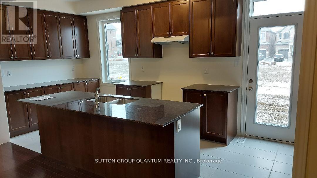 12 Armilia Place, Whitby, Ontario  L1P 0N9 - Photo 6 - E12648394