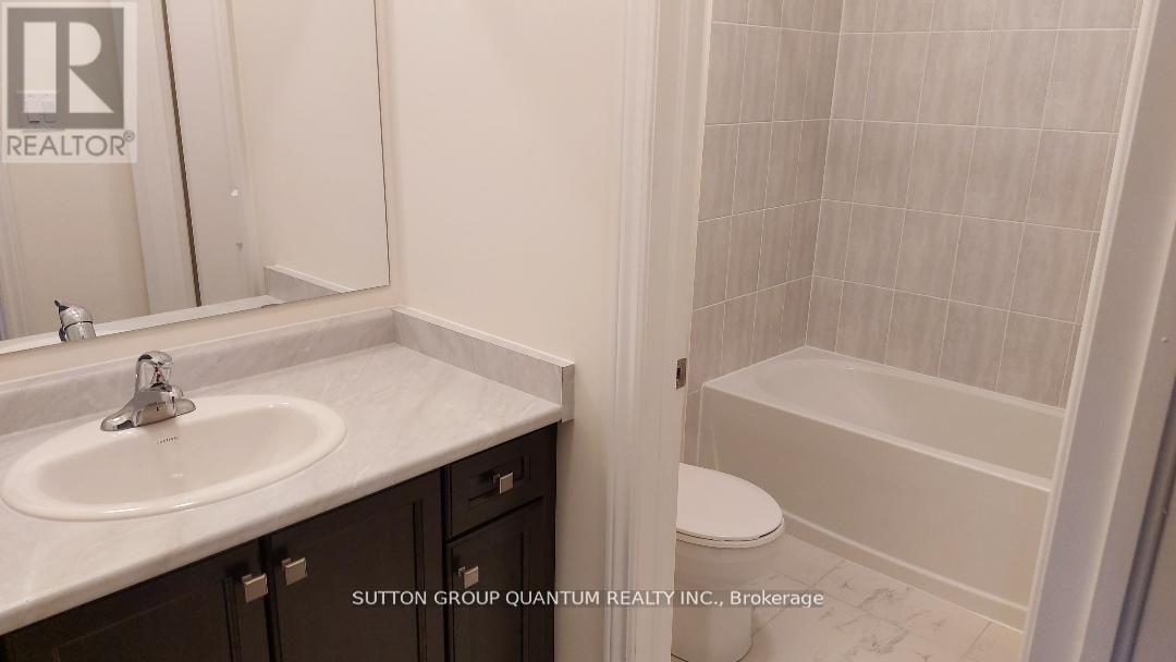 12 Armilia Place, Whitby, Ontario  L1P 0N9 - Photo 7 - E12648394