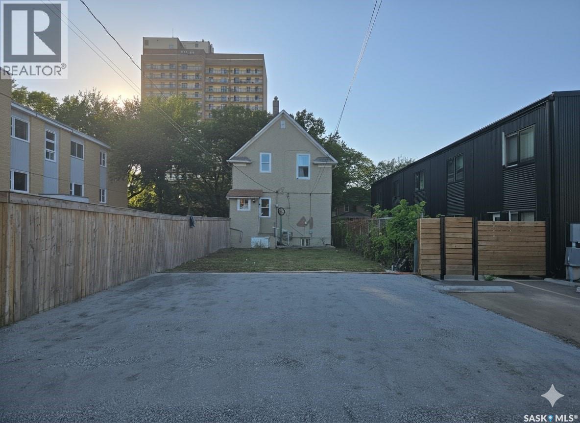 2111 Osler Street, Regina, Saskatchewan  S4P 1W7 - Photo 25 - SK025837