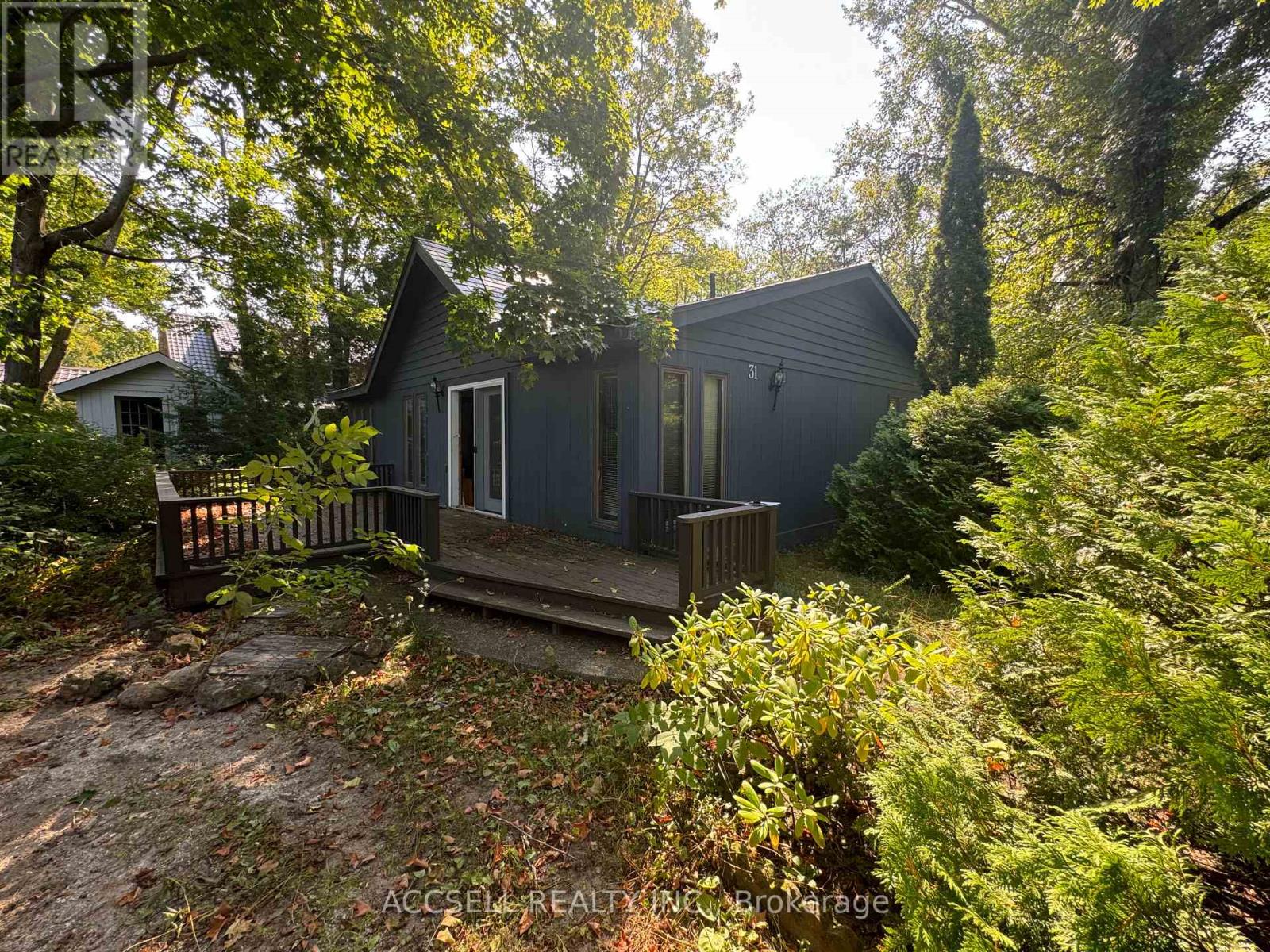 31 Barrie Avenue, South Bruce Peninsula, Ontario  N0H 2G0 - Photo 1 - X12648378