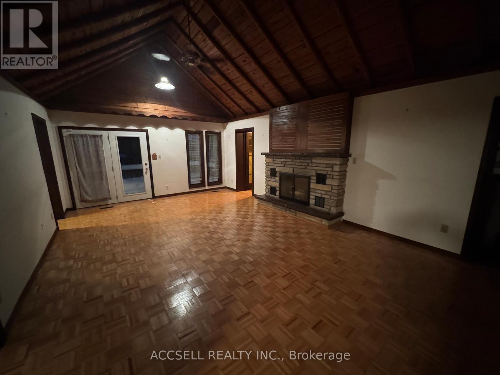 31 Barrie Avenue, South Bruce Peninsula, Ontario  N0H 2G0 - Photo 4 - X12648378