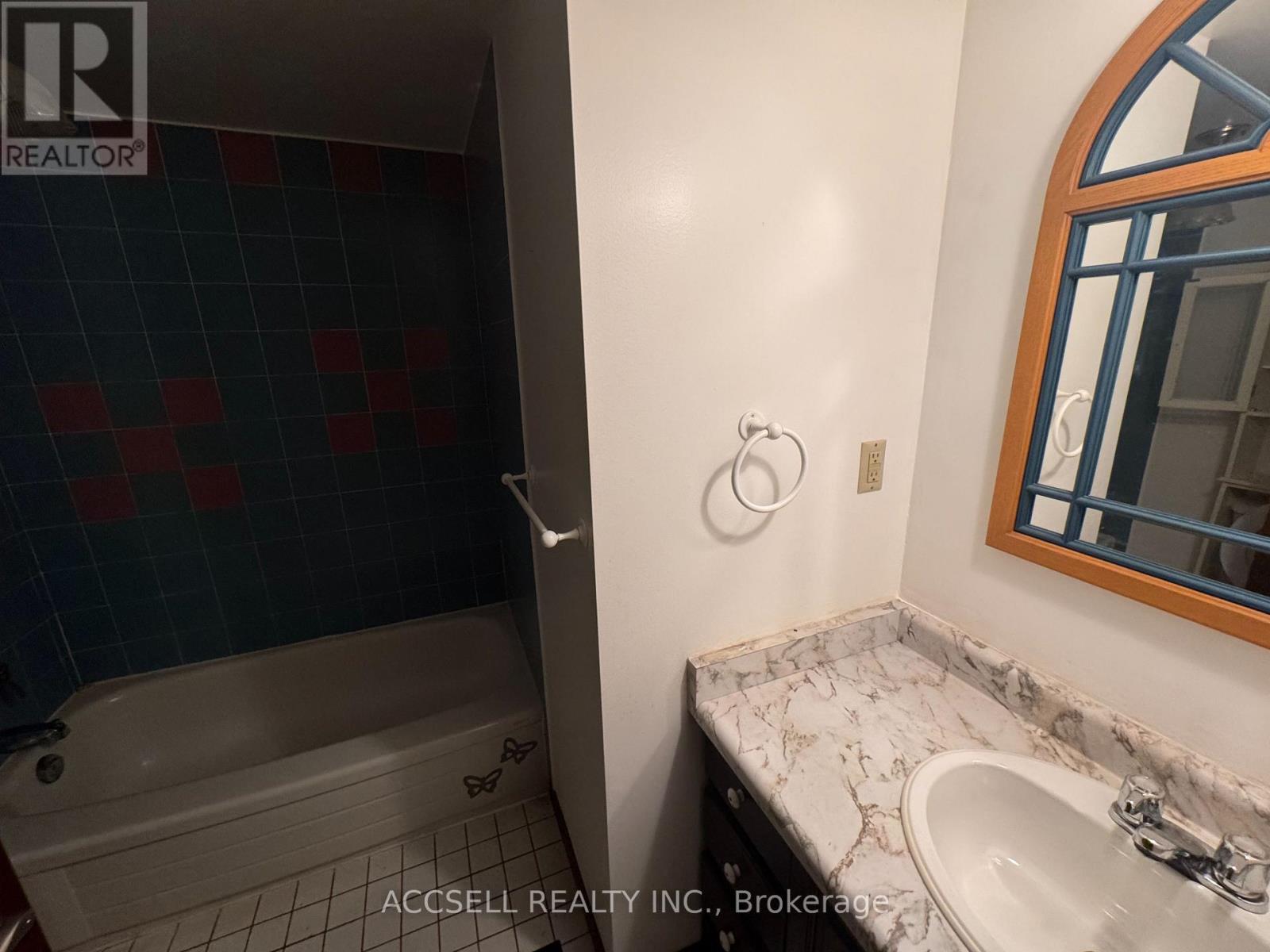 31 Barrie Avenue, South Bruce Peninsula, Ontario  N0H 2G0 - Photo 9 - X12648378