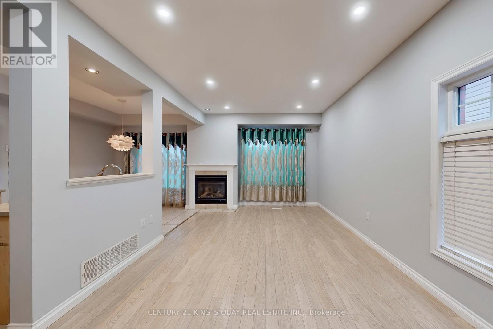 21 - 232 Stonehenge Drive, Hamilton, Ontario  L9K 1R5 - Photo 6 - X12640046