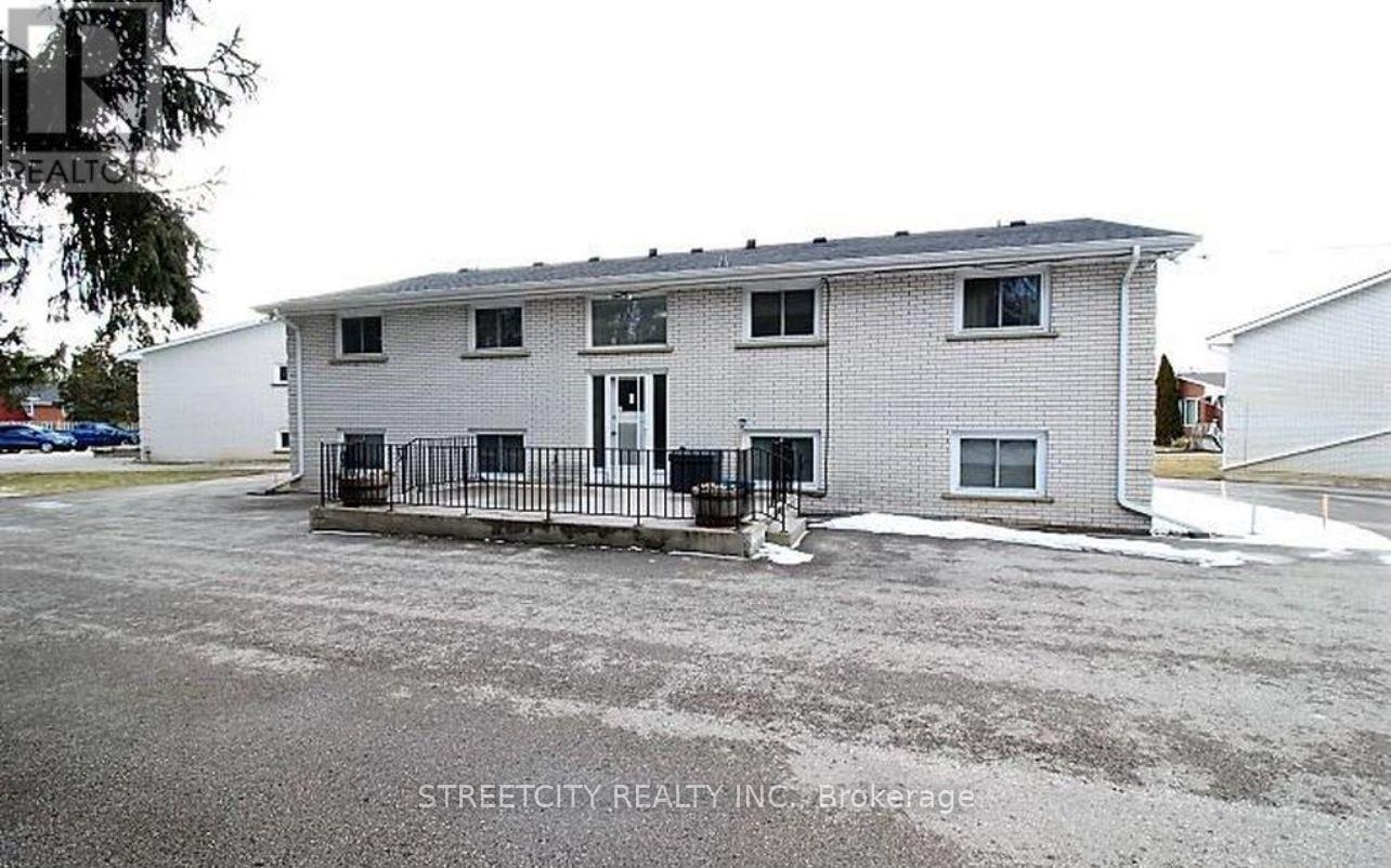 1 - 19 Johnson Place, St. Thomas, Ontario  N5P 2E9 - Photo 3 - X12648474
