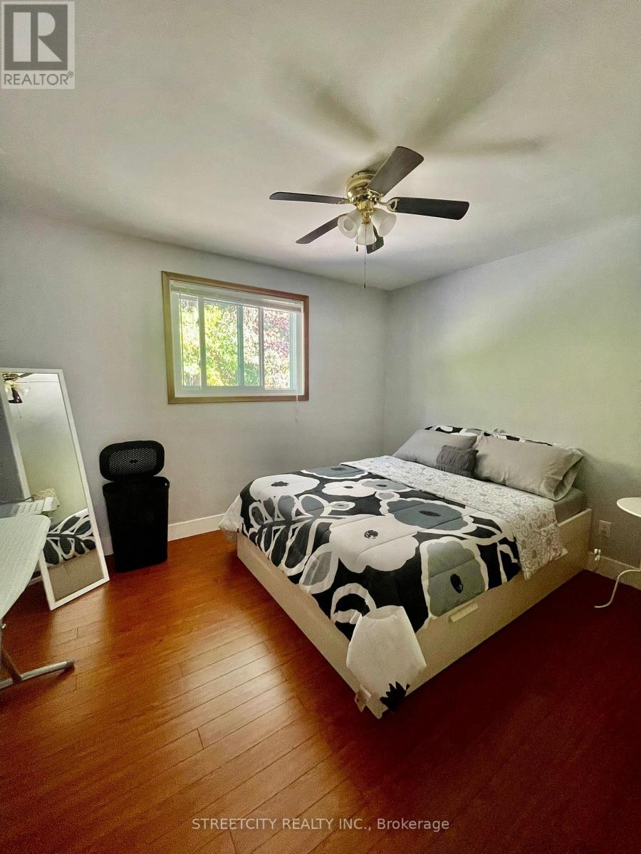 1 - 19 Johnson Place, St. Thomas, Ontario  N5P 2E9 - Photo 4 - X12648474