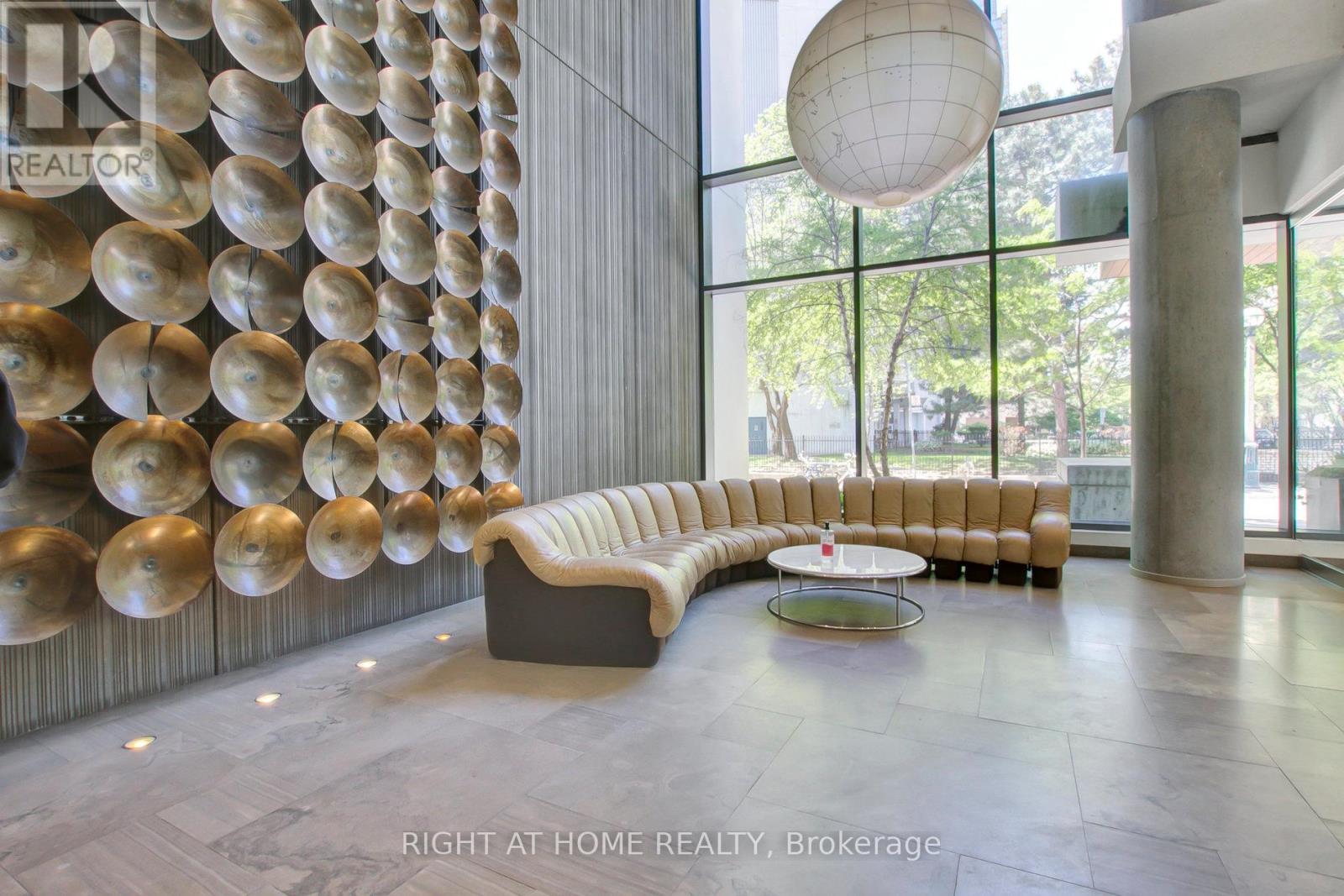 703 - 75 St Nicholas Street, Toronto, Ontario  M4Y 0A5 - Photo 2 - C12648402