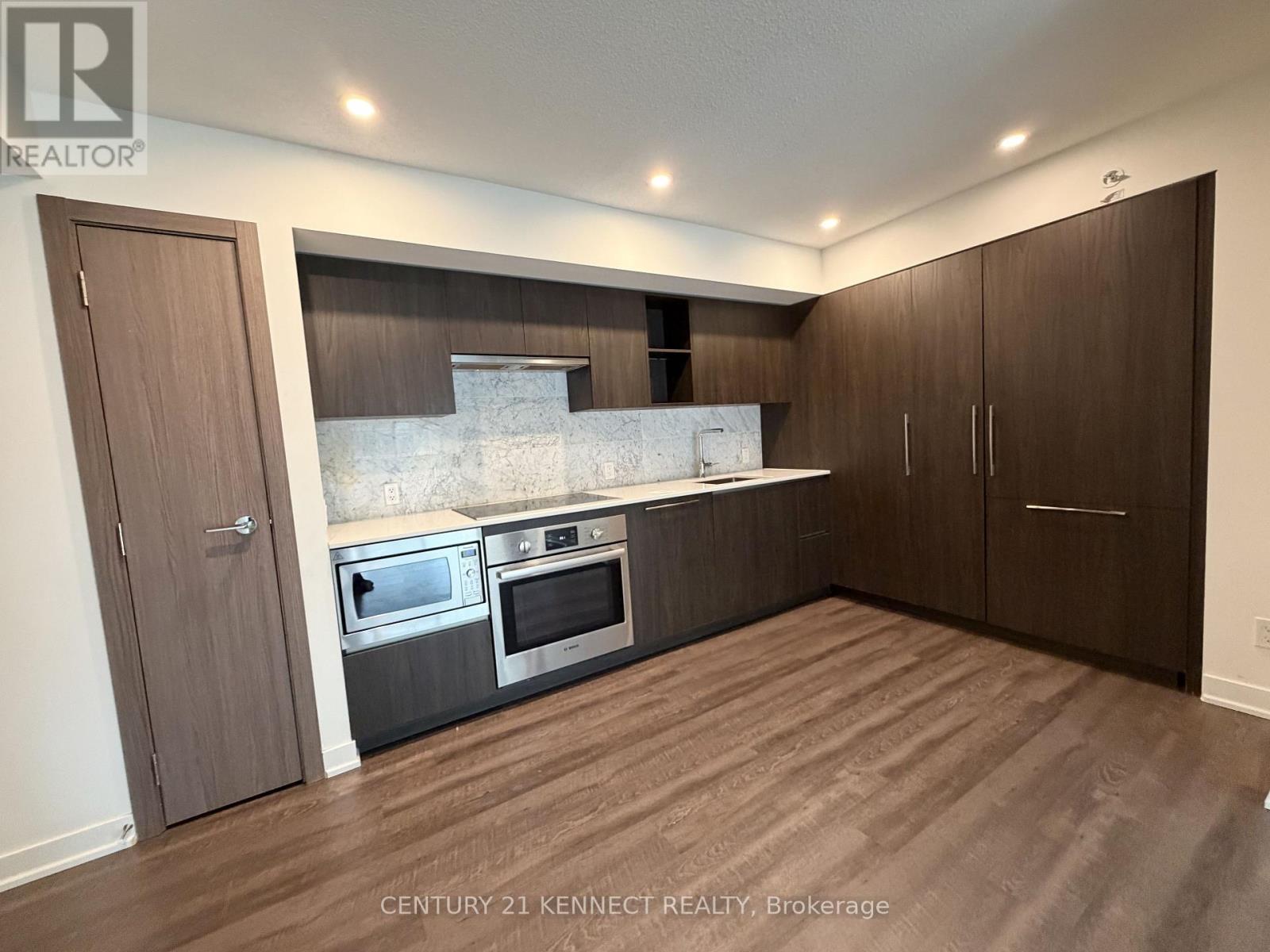 1015 - 17 Bathurst Street, Toronto, Ontario  M5V 0N1 - Photo 3 - C12648440