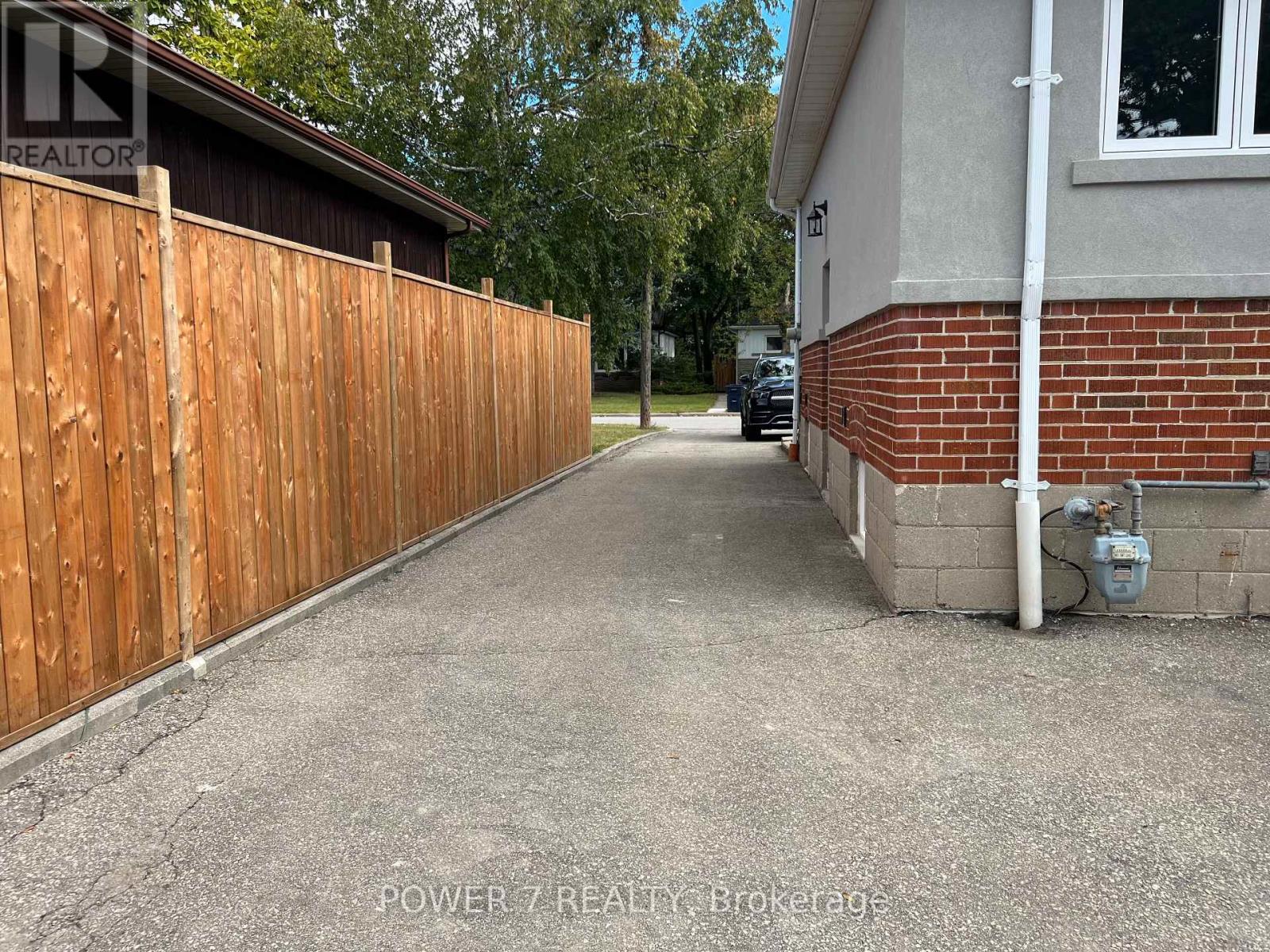 Main - 145 Earlton Road, Toronto, Ontario  M1T 2R8 - Photo 5 - E12648434