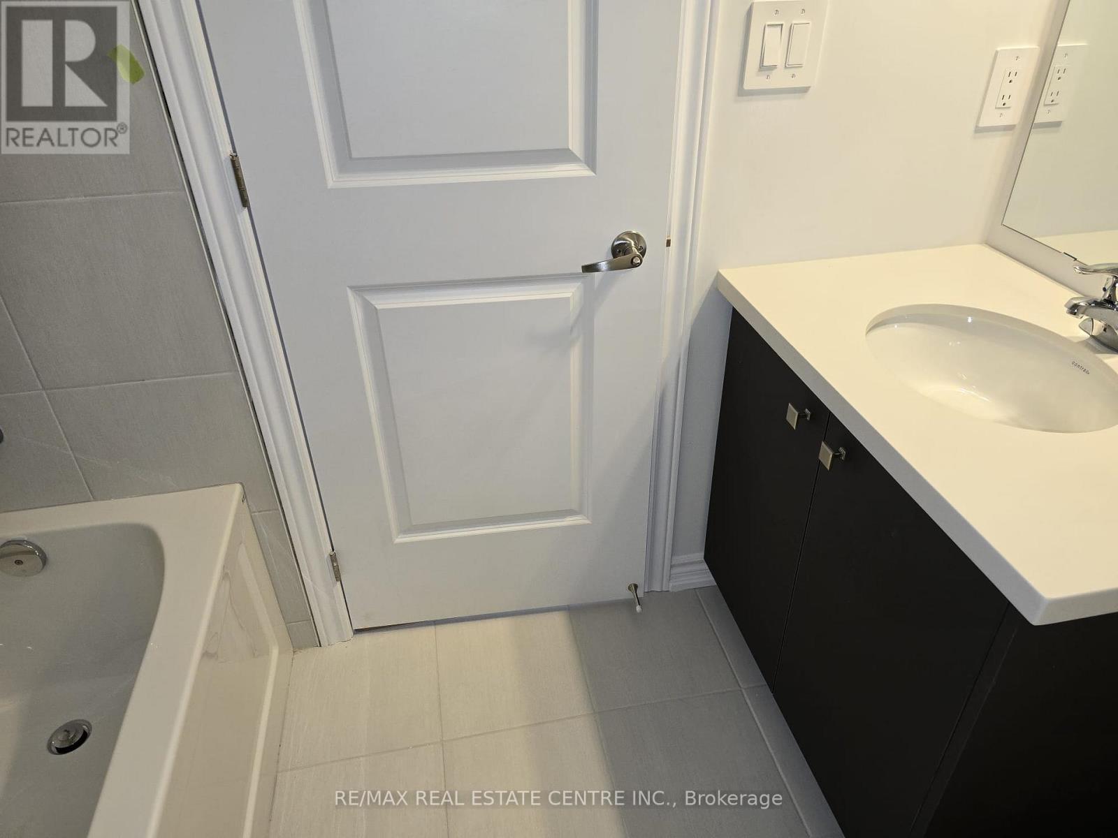 5959 Saigon Street, Mississauga, Ontario  L6H 7G1 - Photo 15 - W12648472