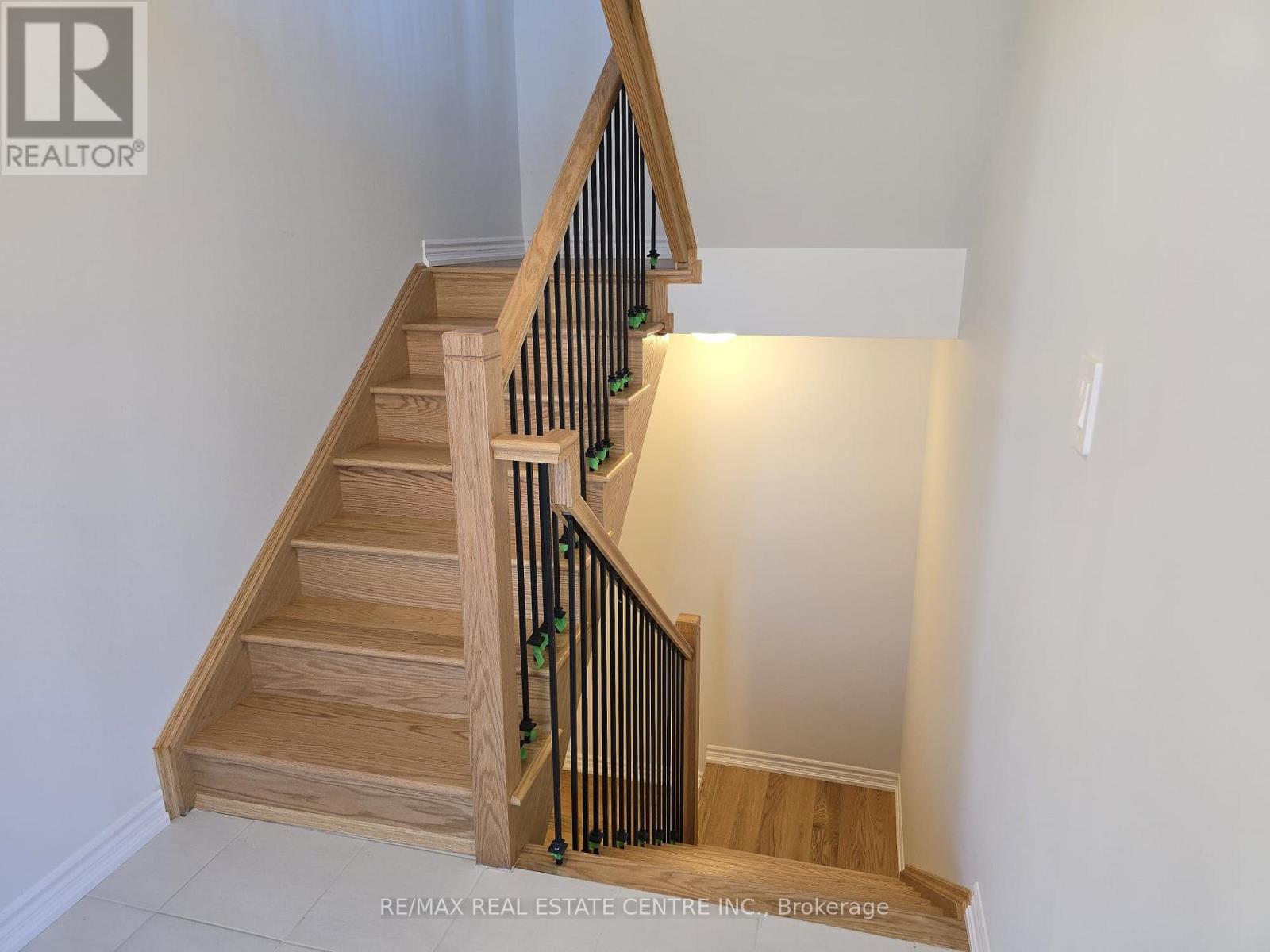 5959 Saigon Street, Mississauga, Ontario  L6H 7G1 - Photo 3 - W12648472