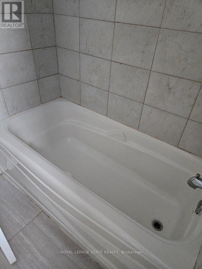 39 Evelyn Street, Brantford, Ontario  N3R 3G8 - Photo 3 - X12648482