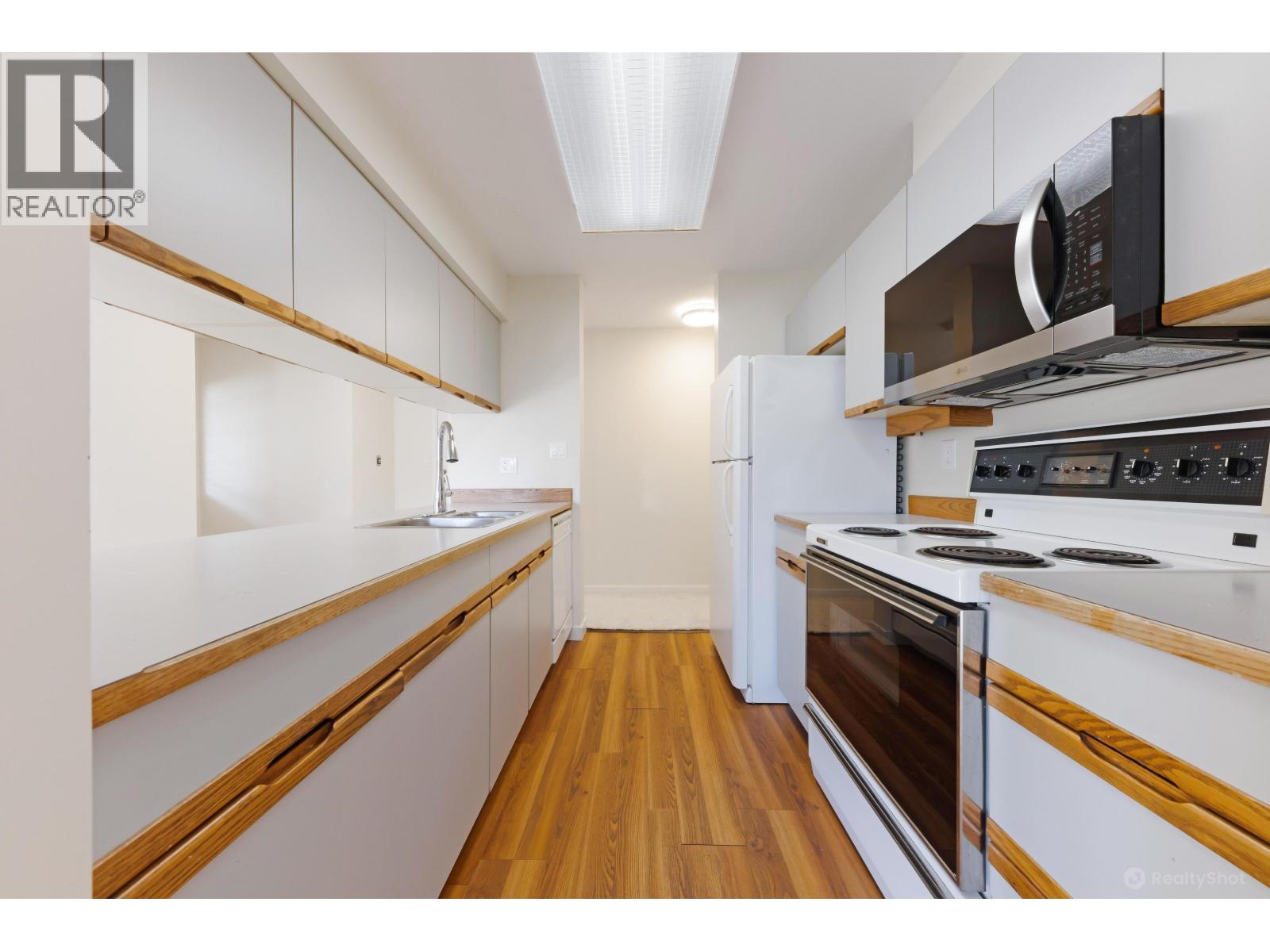 301 3421 Curle Avenue, Burnaby, British Columbia  V5G 4P4 - Photo 12 - R3074840