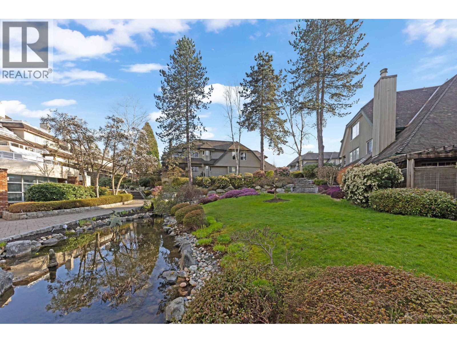 301 3421 Curle Avenue, Burnaby, British Columbia  V5G 4P4 - Photo 2 - R3074840