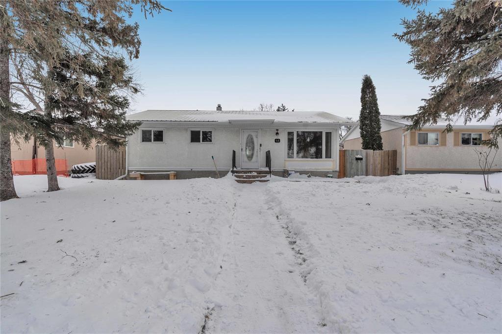 46 Parade Drive, Winnipeg, Manitoba  R2C 0S2 - Photo 1 - 202530164